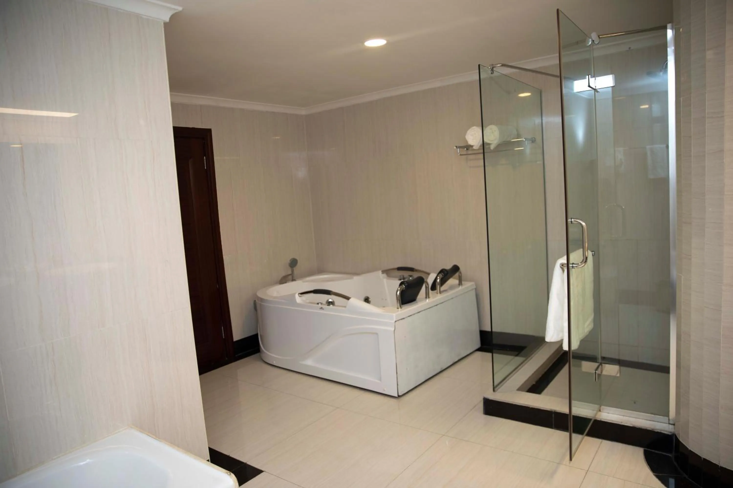 Bathroom in Peacock Hotel