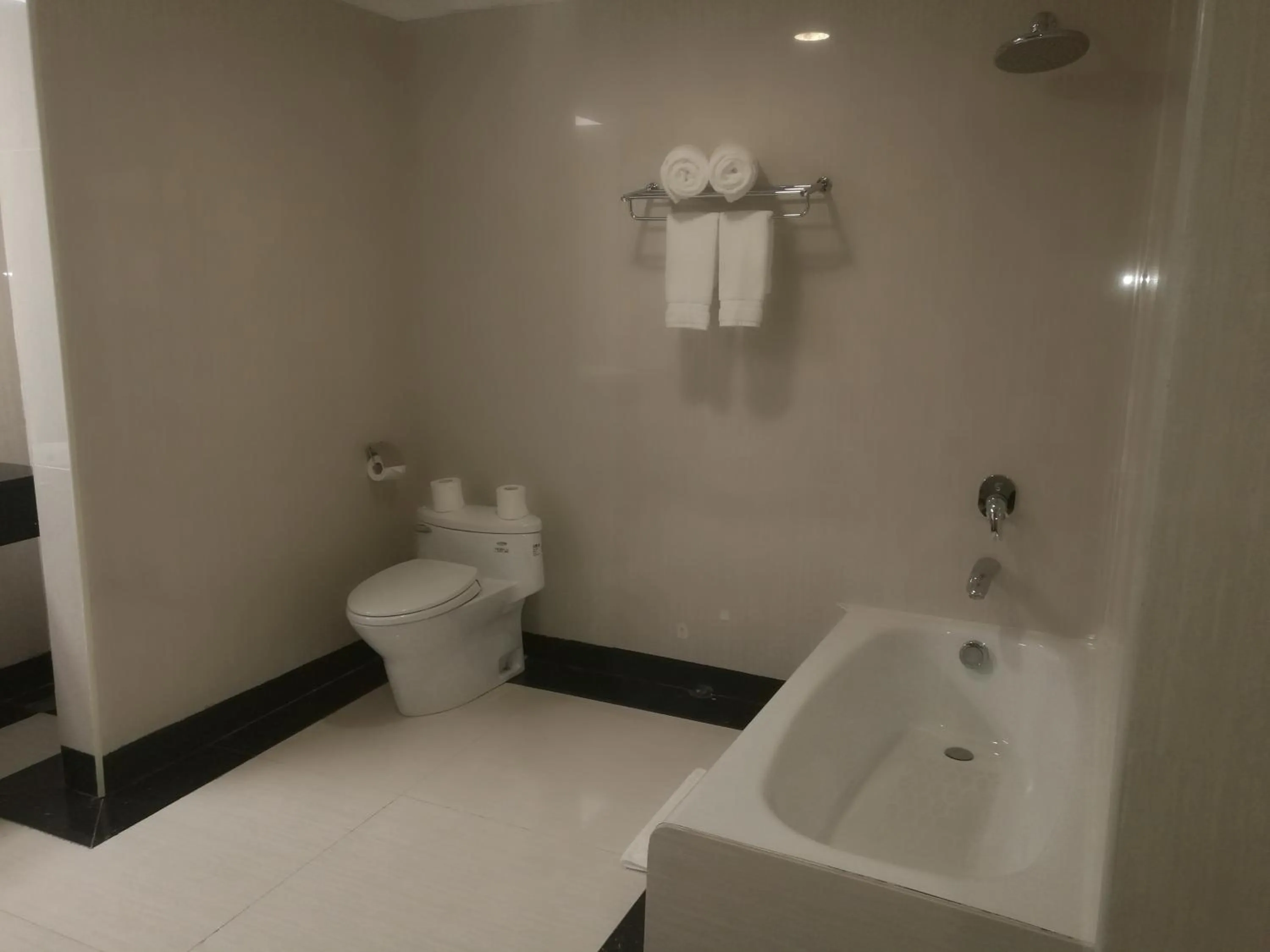 Bathroom in Peacock Hotel