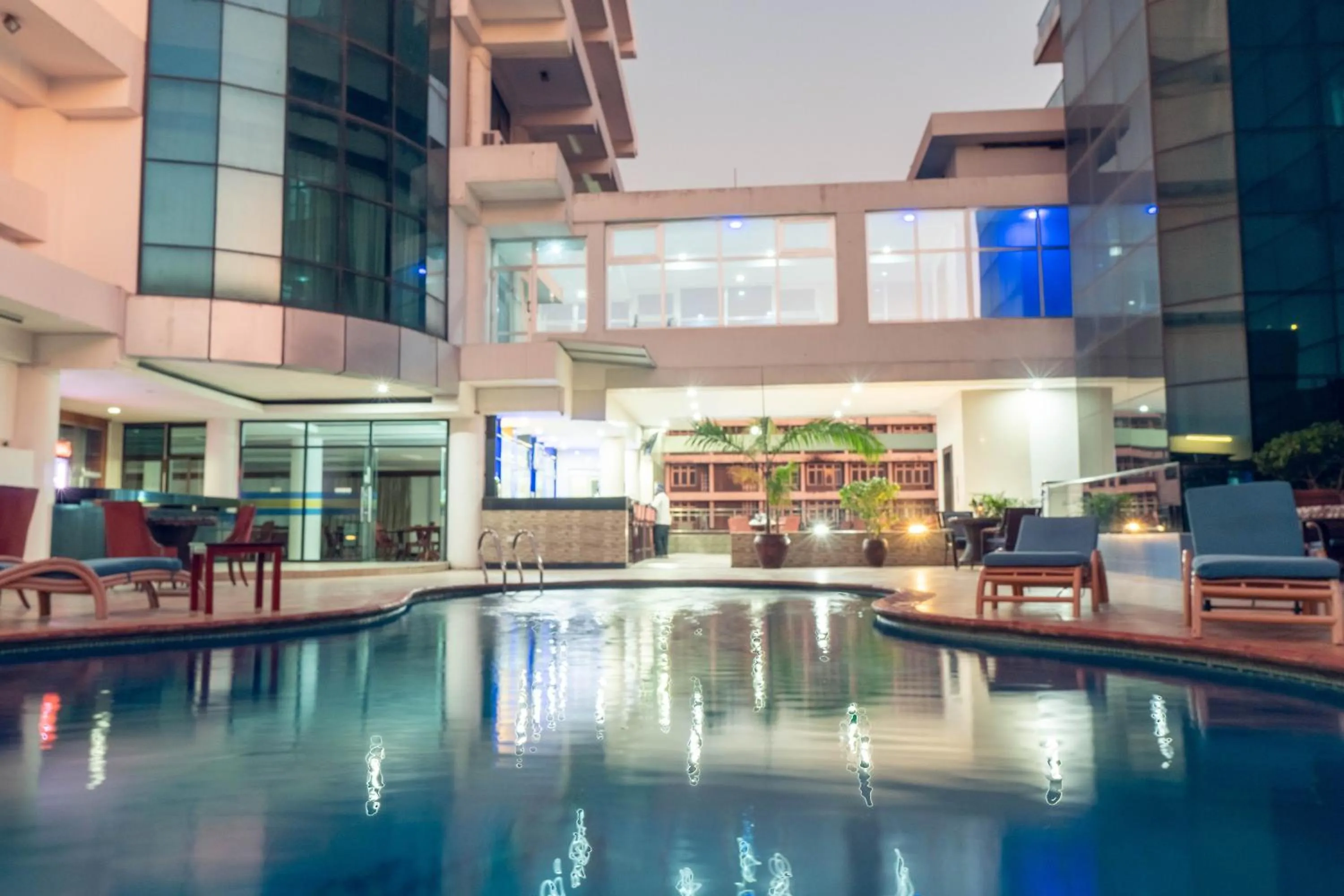 Swimming pool in Peacock Hotel