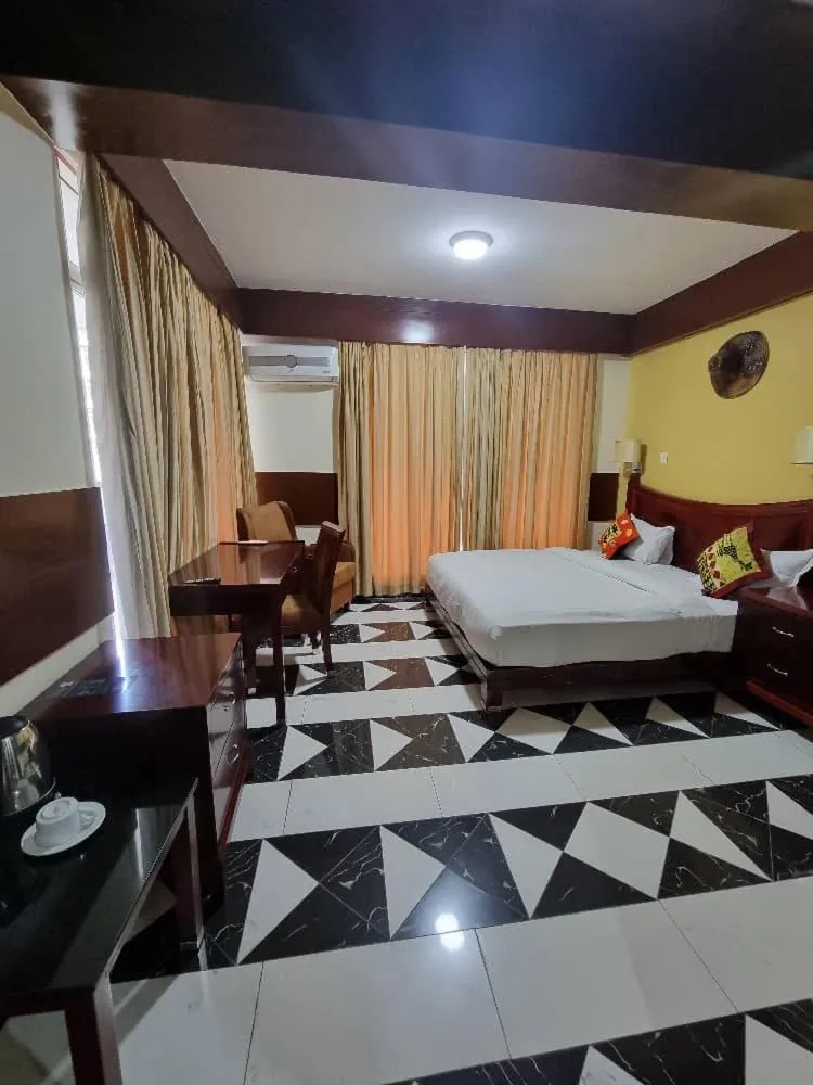 Photo of the whole room in Peacock Hotel