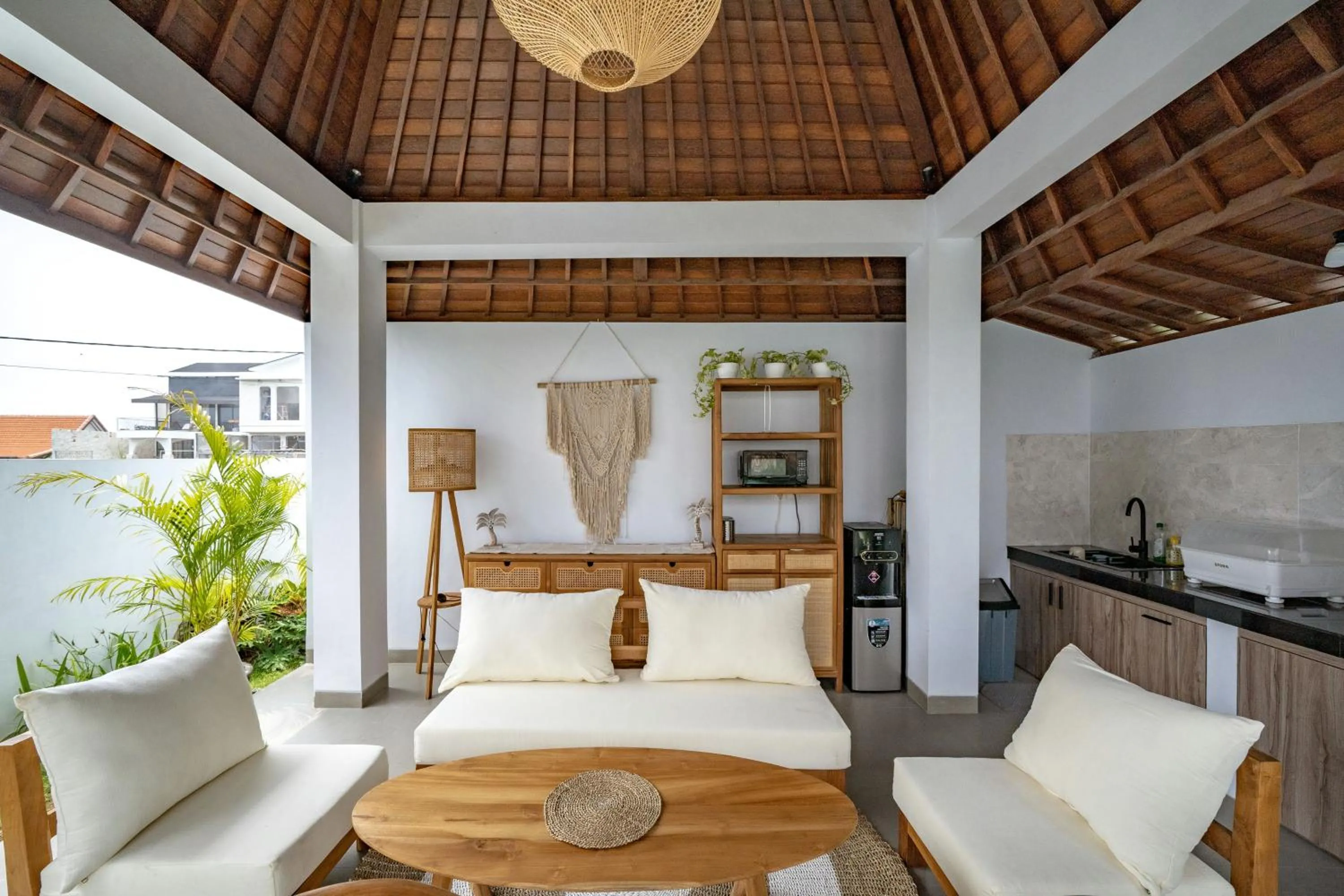 Kitchen or kitchenette in Evana Villa Canggu