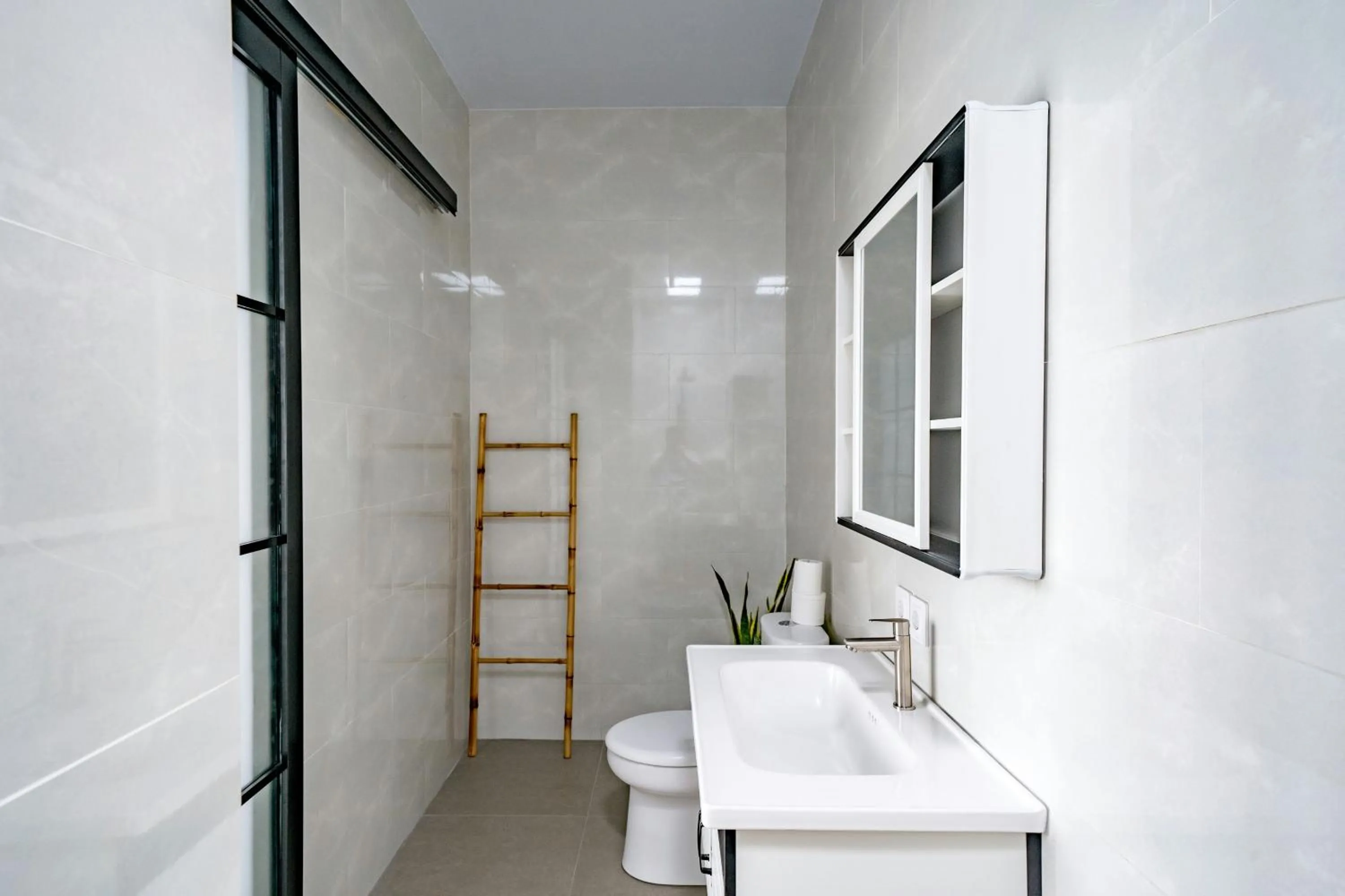Shower in Evana Villa Canggu