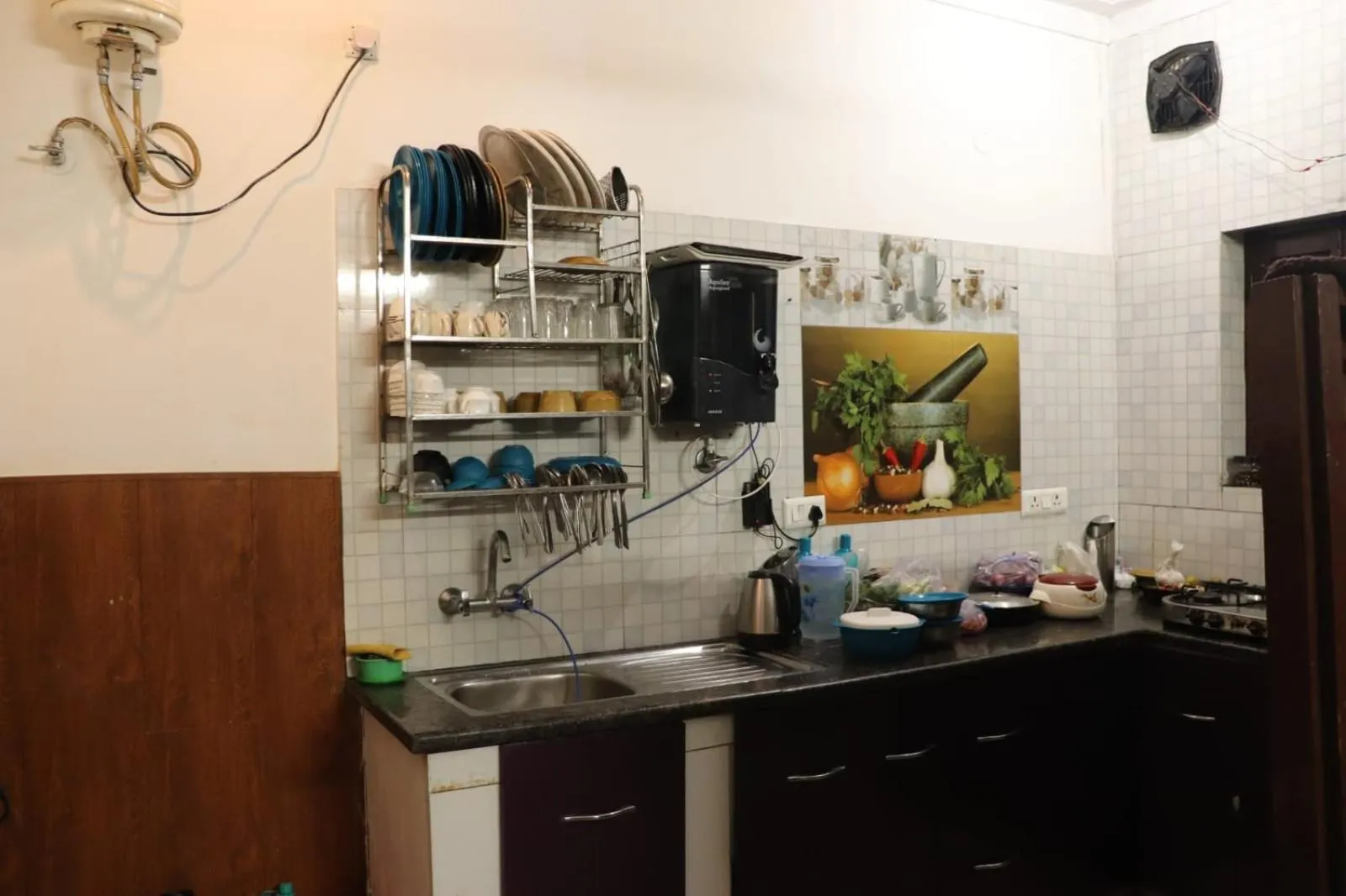 Kitchen or kitchenette in Deodar Cottage - 3BHK Villa by DeodarStays