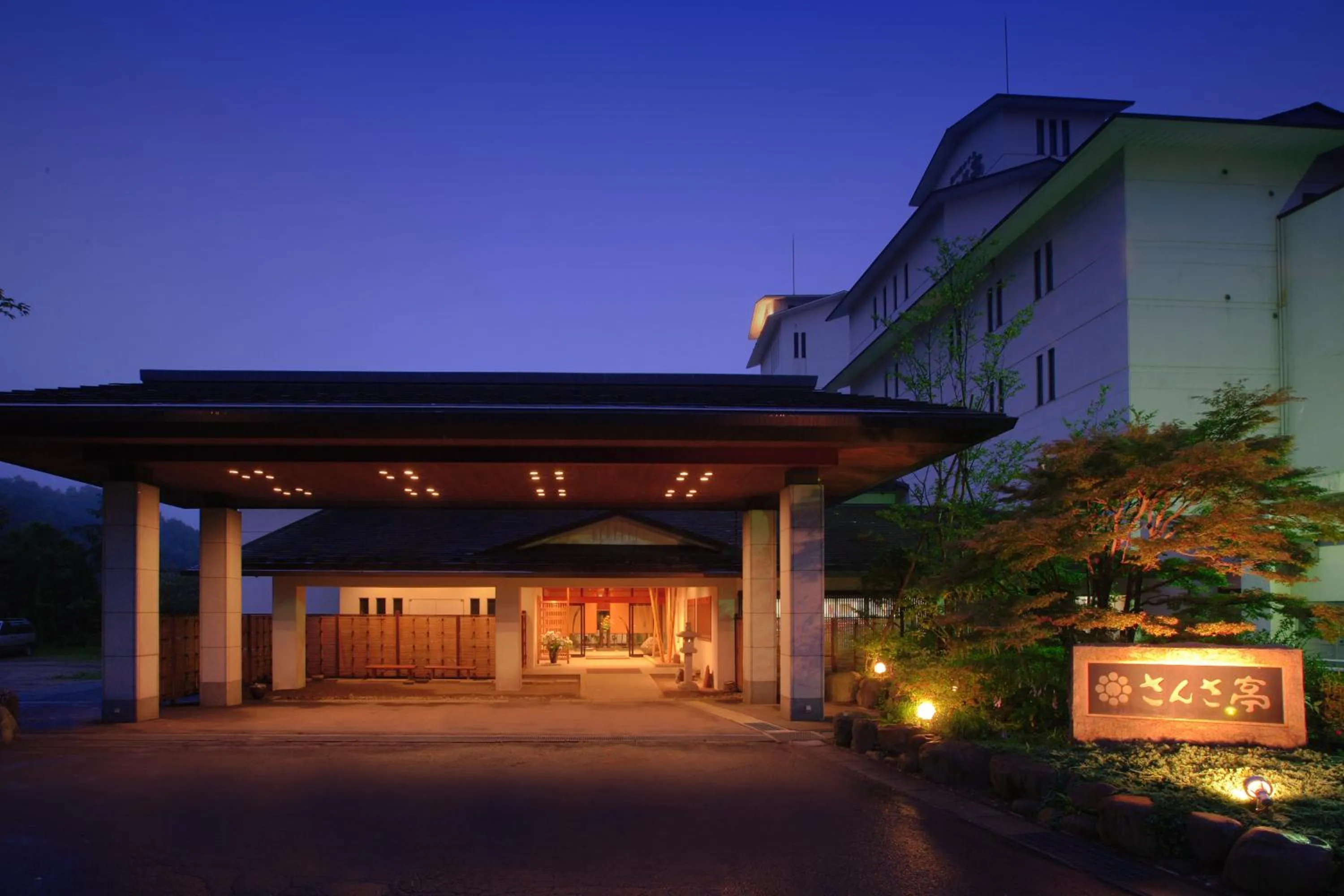 Facade/entrance in Sansatei