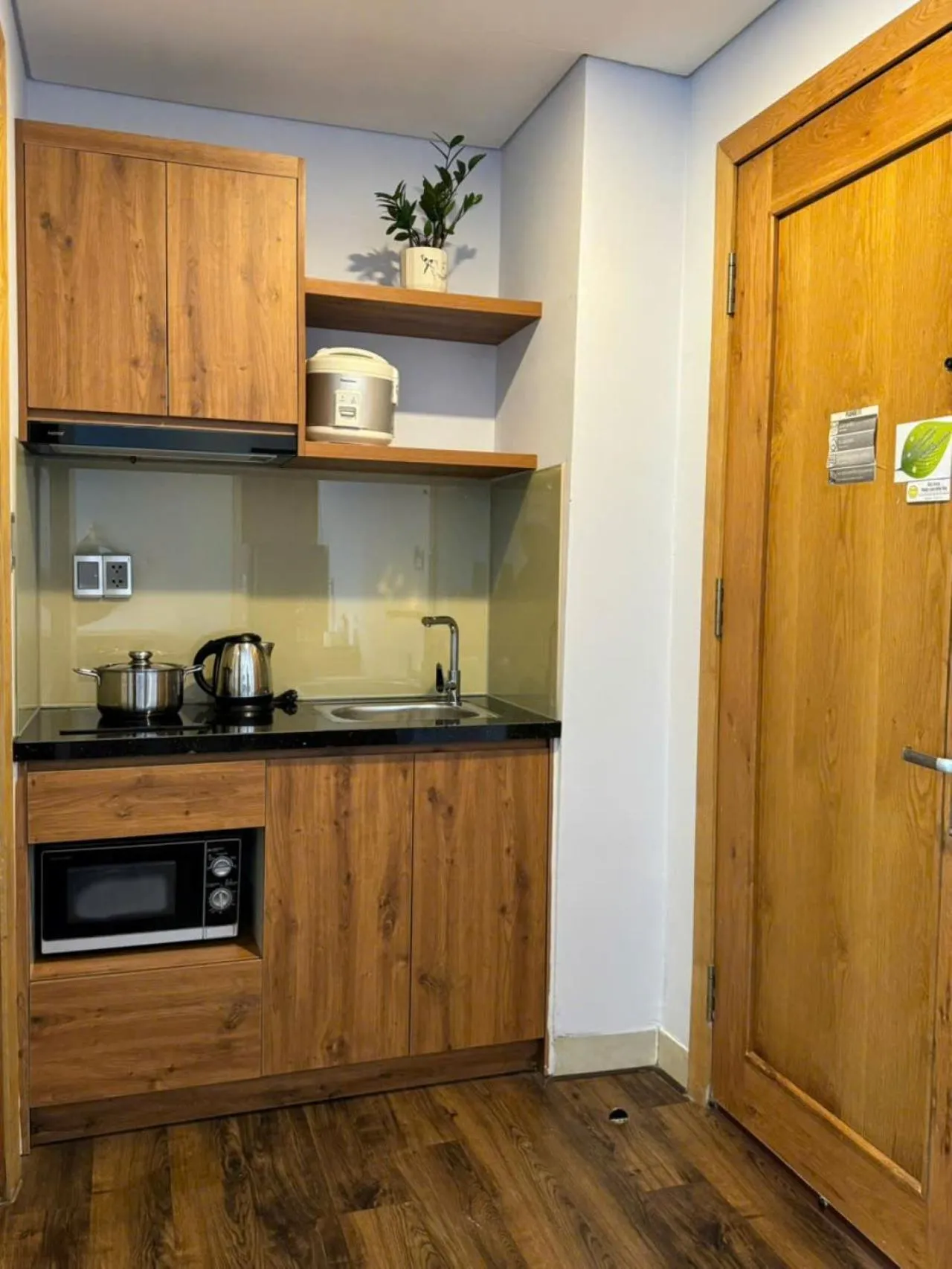 Kitchen or kitchenette in DOMA by HSuites Hotel & Apartment