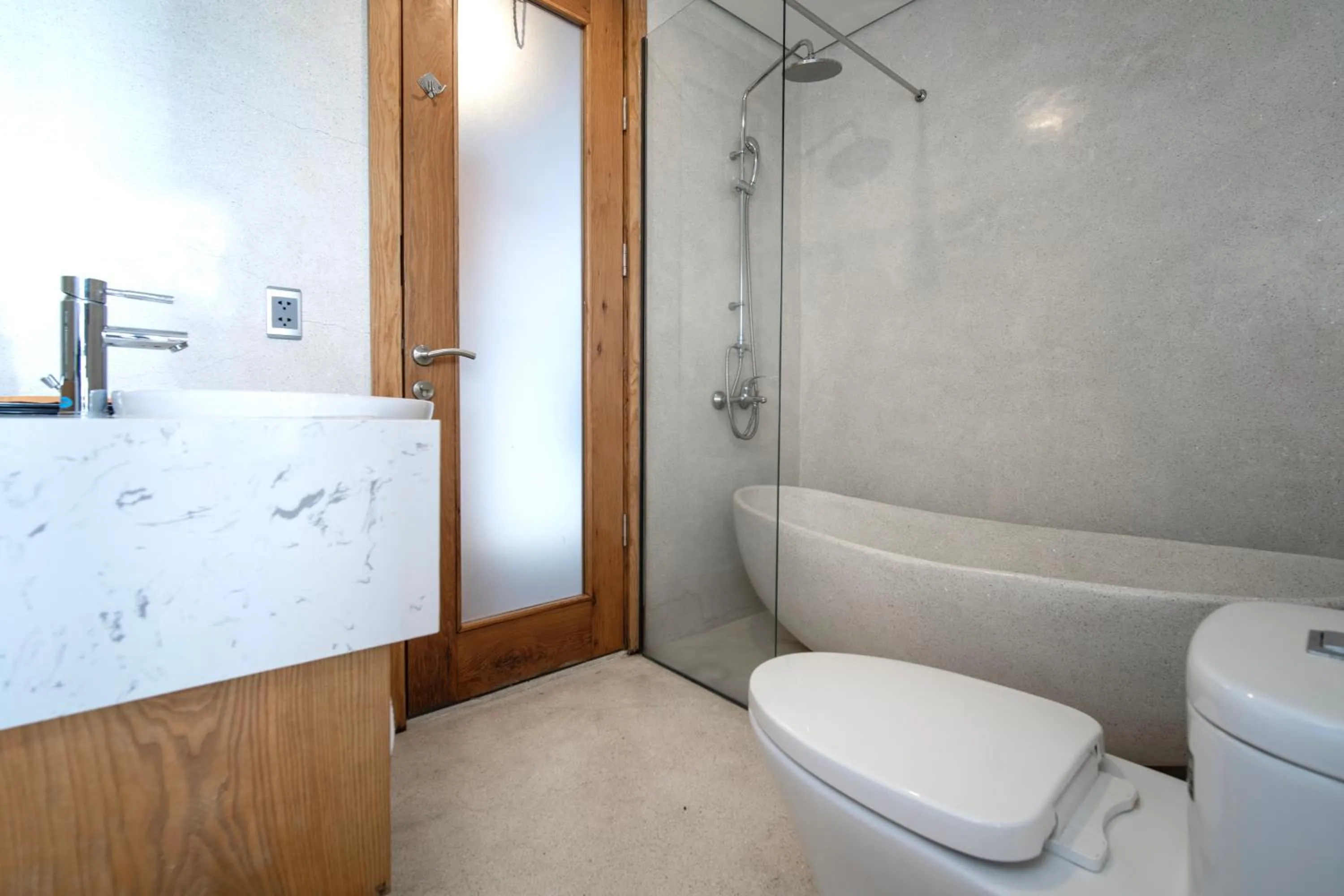 Bath in DOMA by HSuites Hotel & Apartment