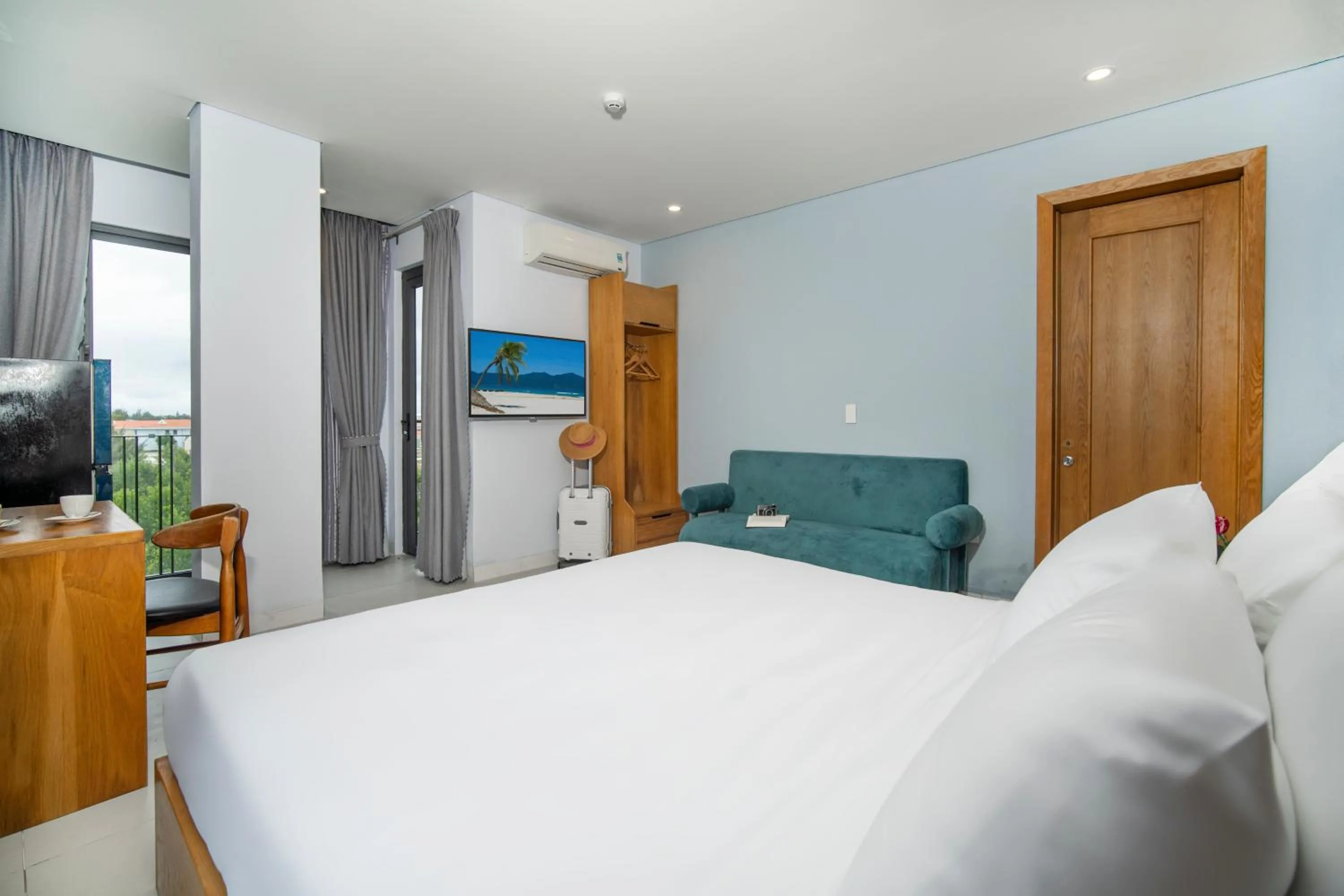 Bed in DOMA by HSuites Hotel & Apartment
