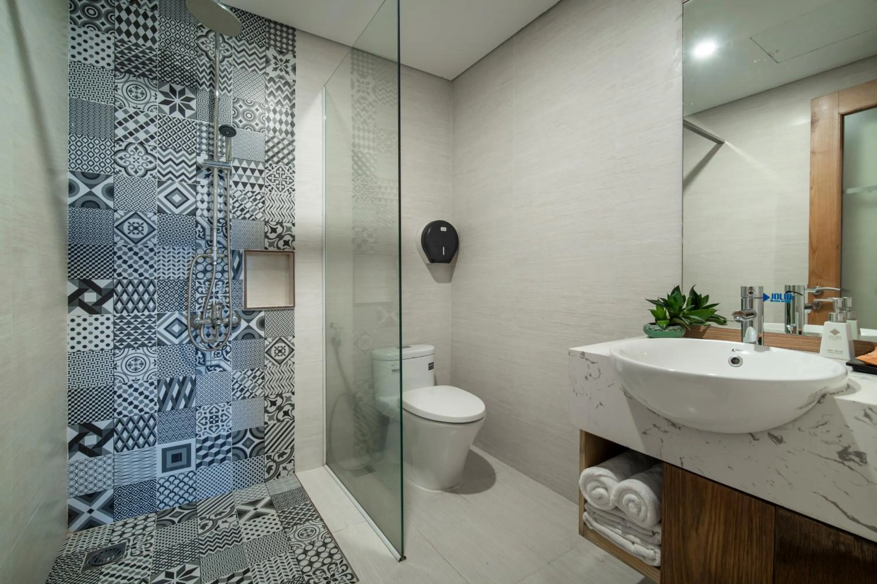 Shower in DOMA by HSuites Hotel & Apartment