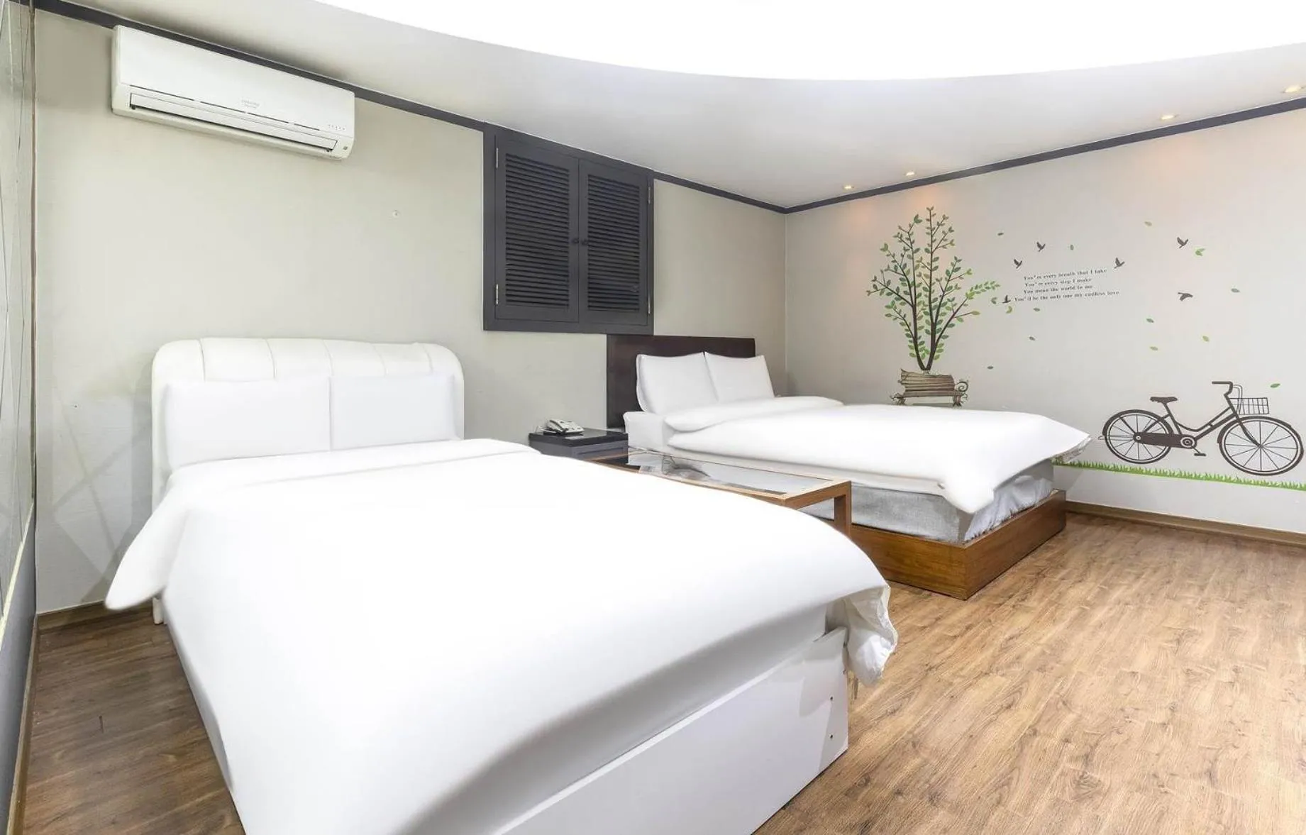 Deluxe Twin Room in Zenith Hotel