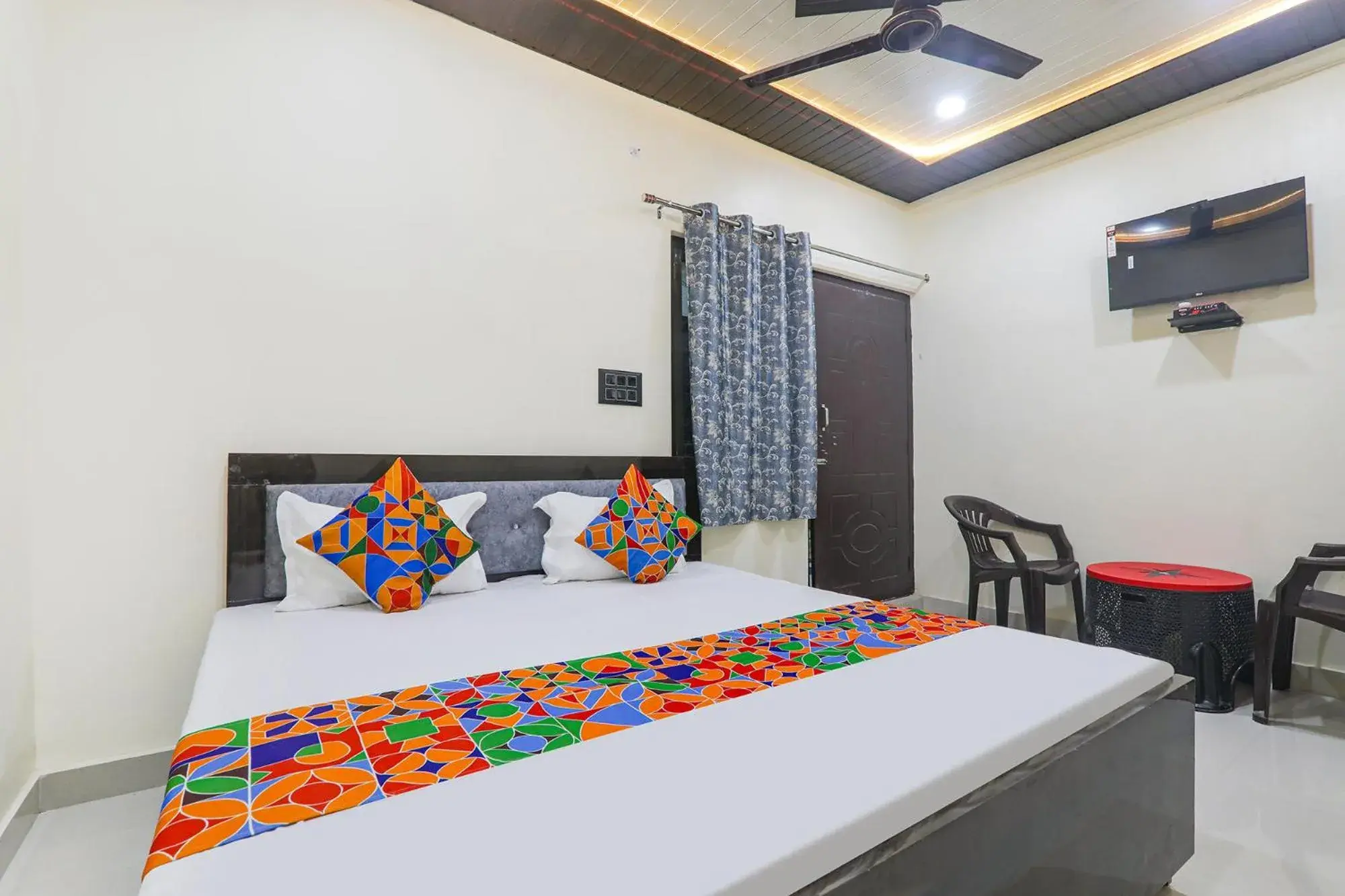 Deluxe Room - single occupancy in FabHotel Awadh Inn Deluxe Room - single occupancy in FabHotel Awadh Inn