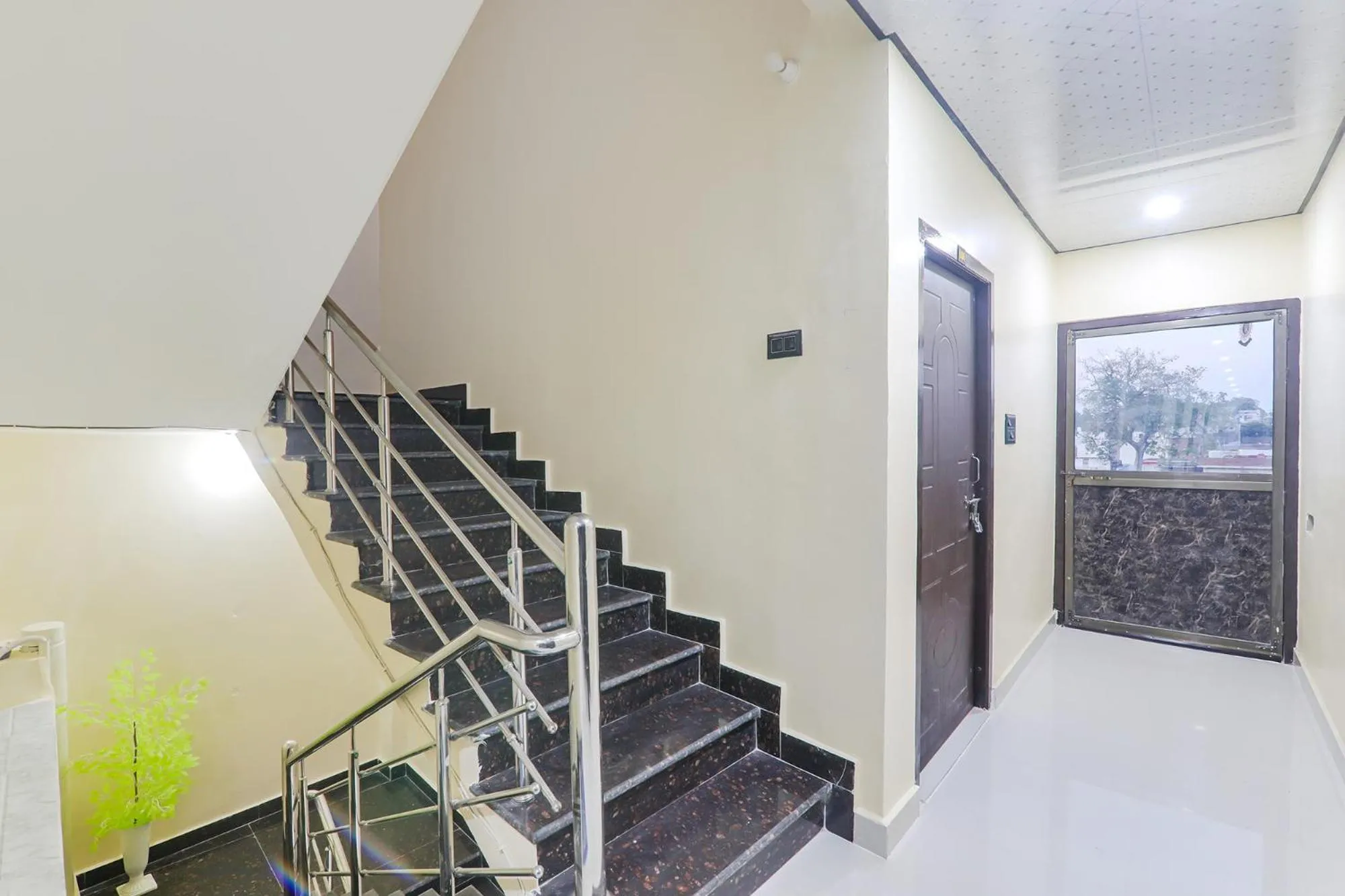 FabHotel Awadh Inn