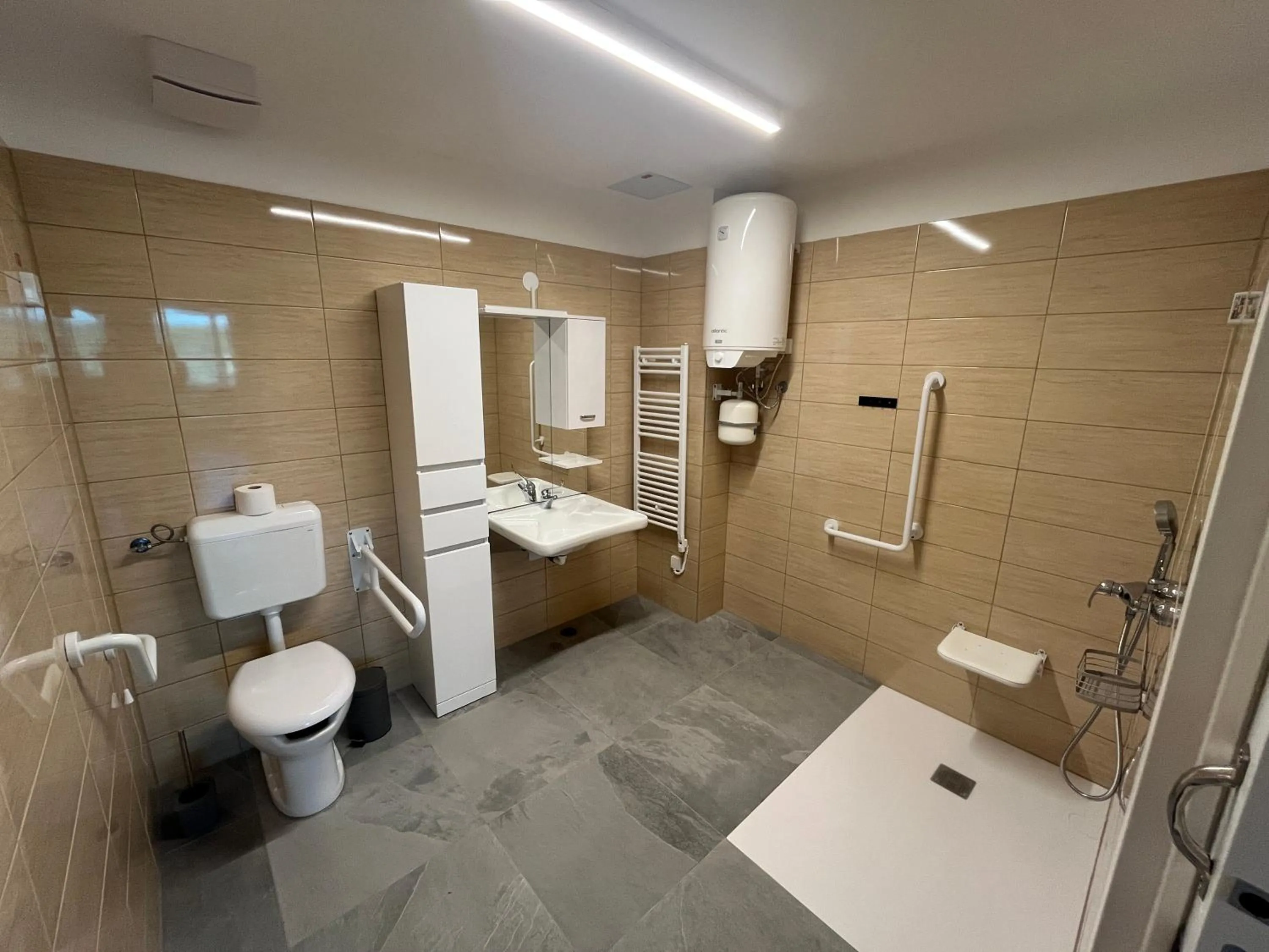 Shower in Motel Barka