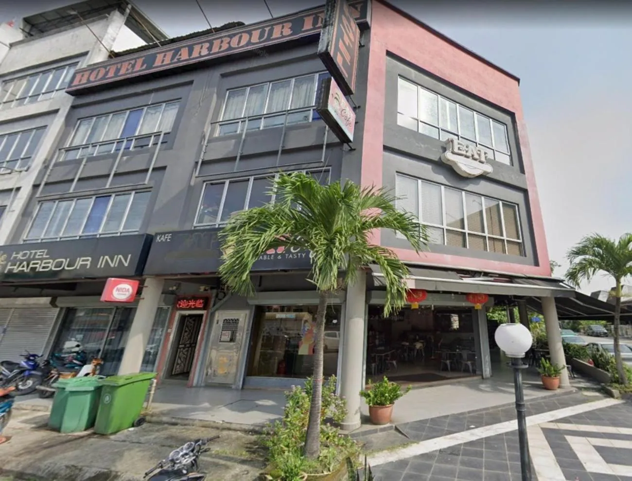 Property building in Hotel Harbour Inn