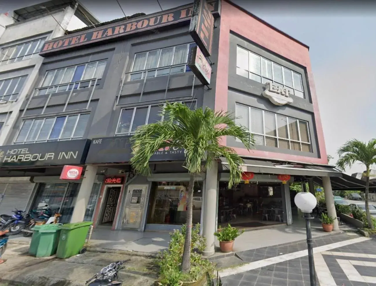 Property building in Hotel Harbour Inn Property building in Hotel Harbour Inn