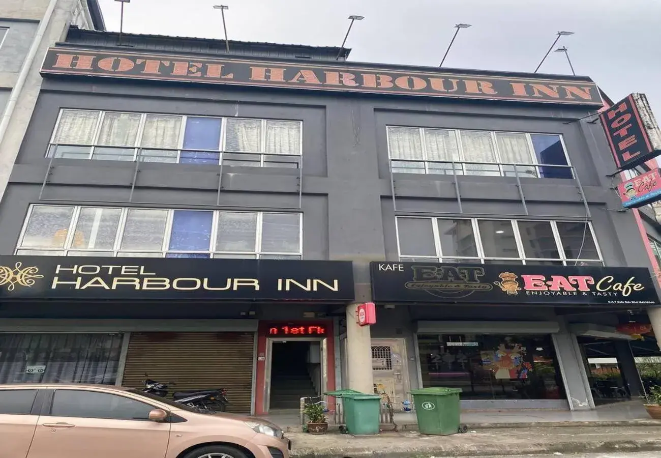 Property building in Hotel Harbour Inn Property building in Hotel Harbour Inn