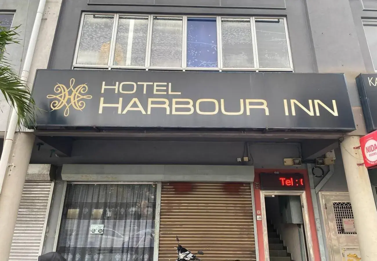 Property building in Hotel Harbour Inn Property building in Hotel Harbour Inn