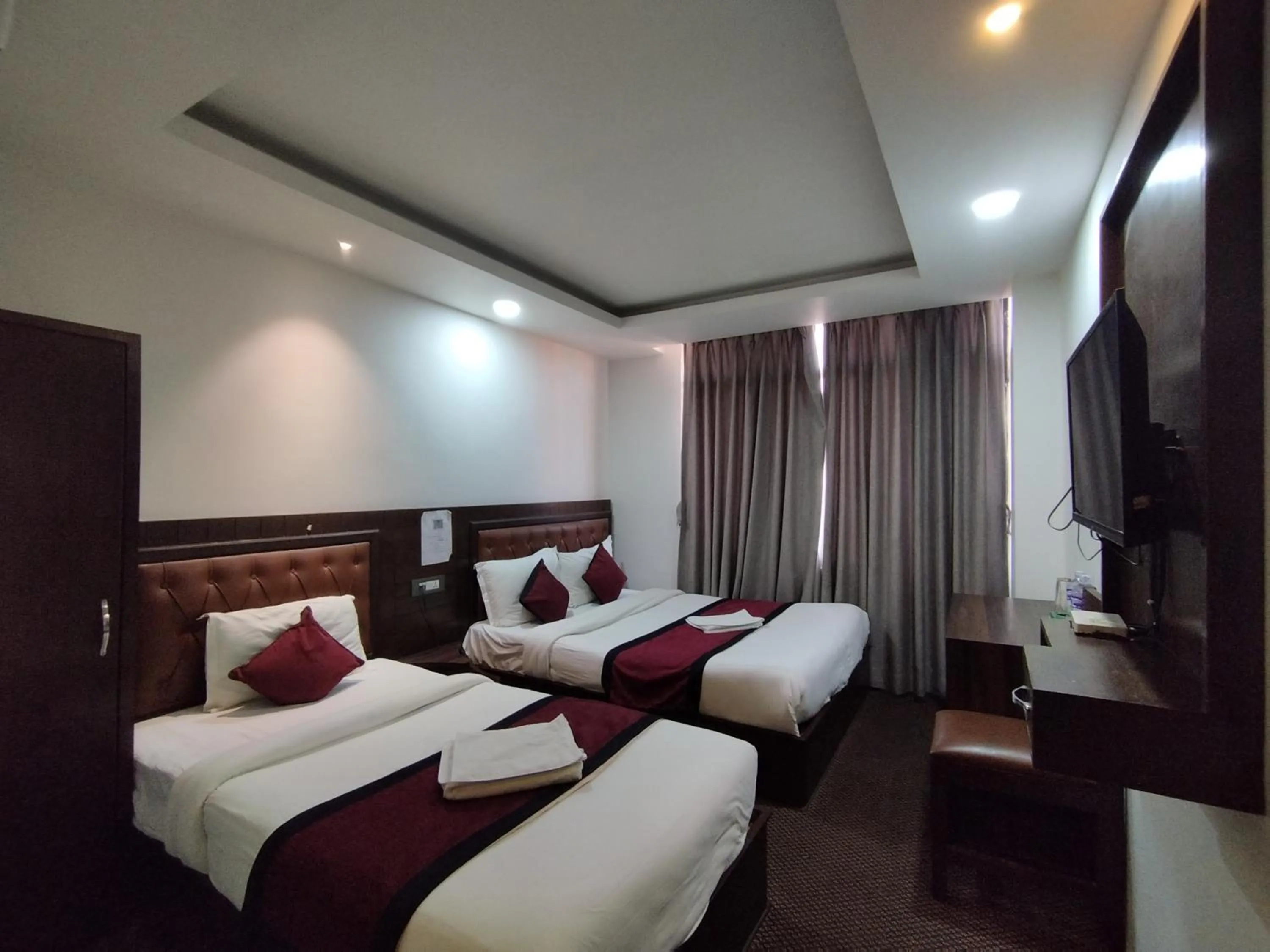 Property building, Bed in Hotel De Universal