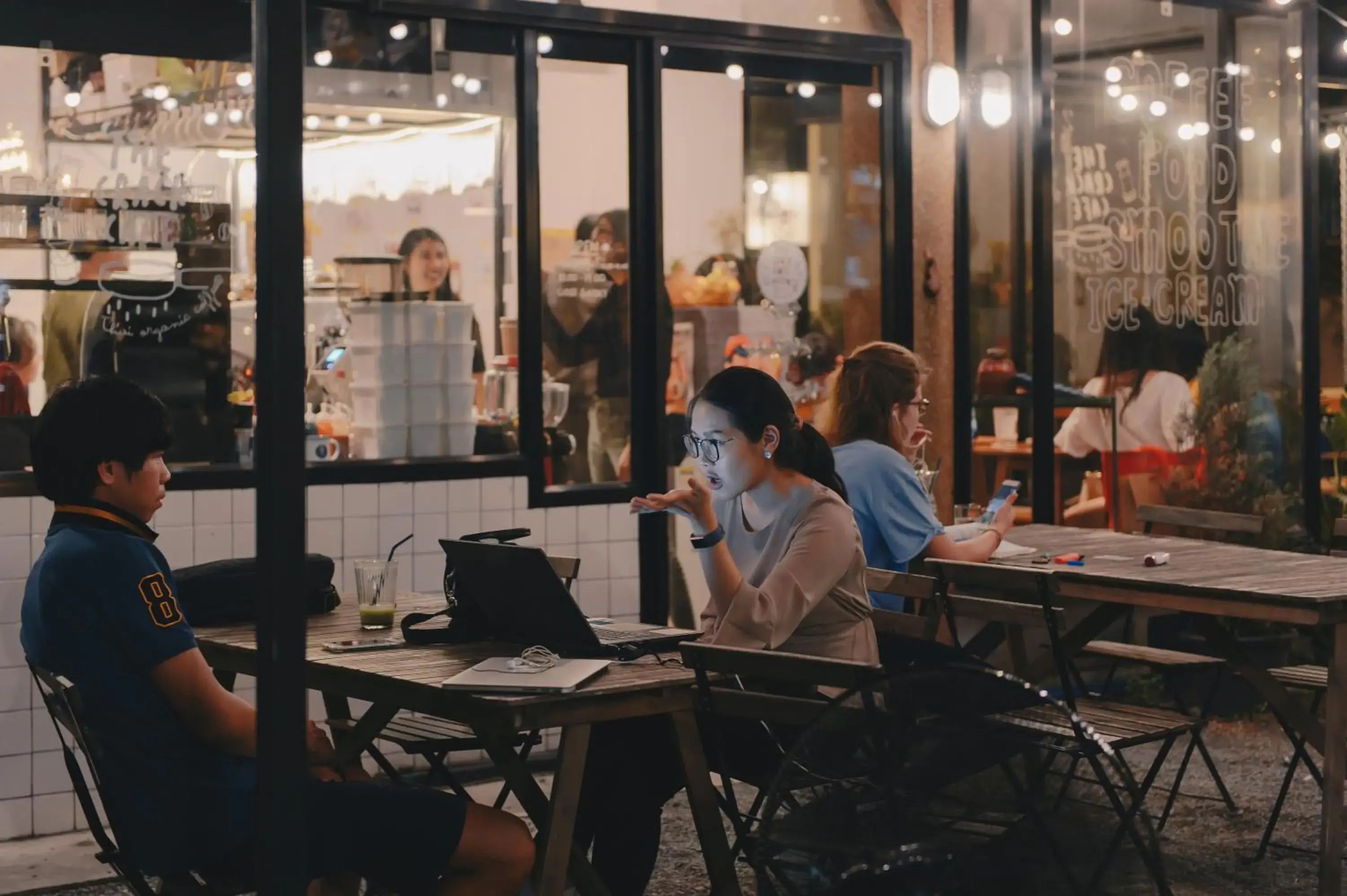 Restaurant/places to eat in The Yard Bangkok Hostel Restaurant/places to eat in The Yard Bangkok Hostel