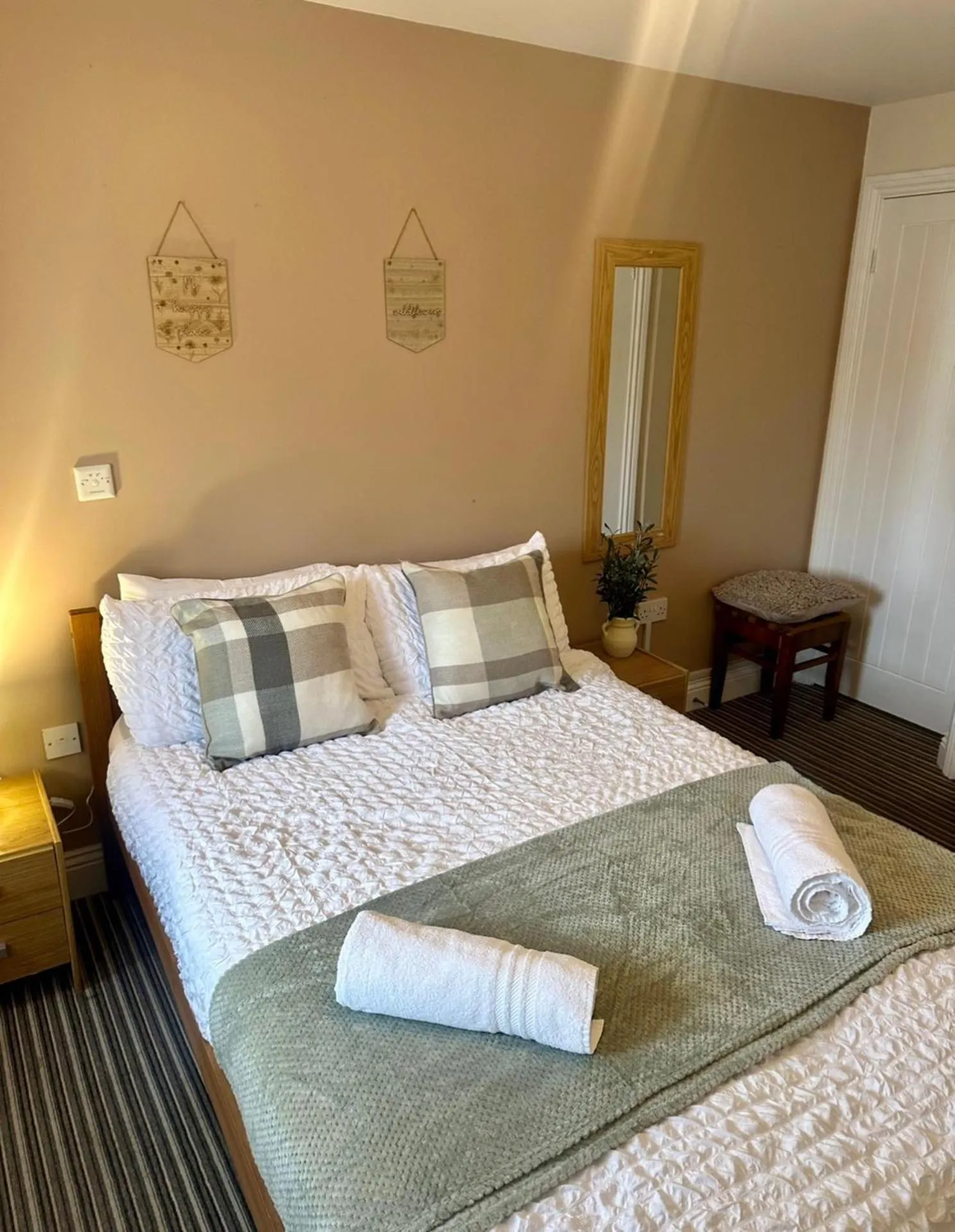 Wellington Studio Sleeps 2 Pets Ok Free Parking