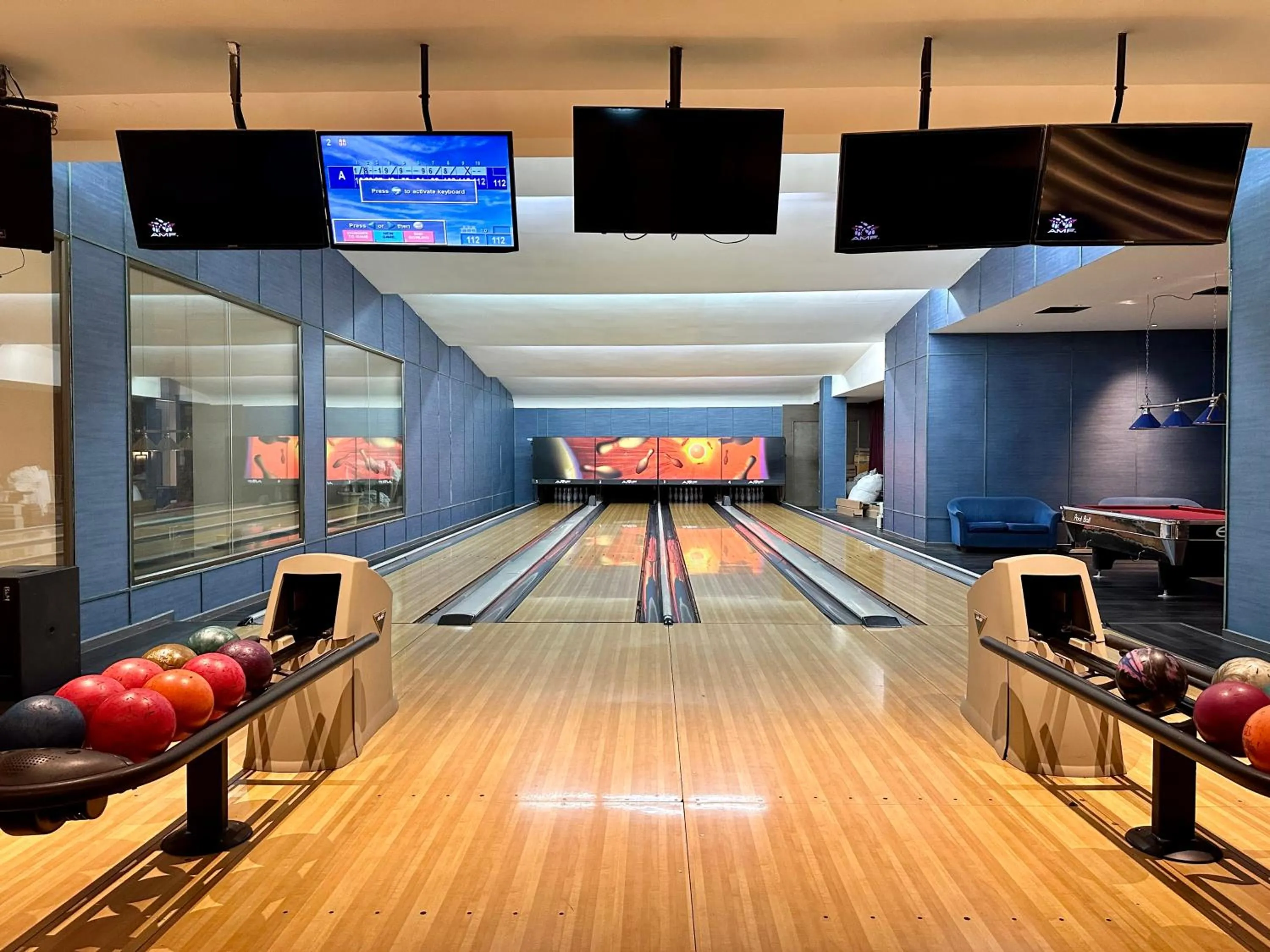 Bowling in Grace Hotel