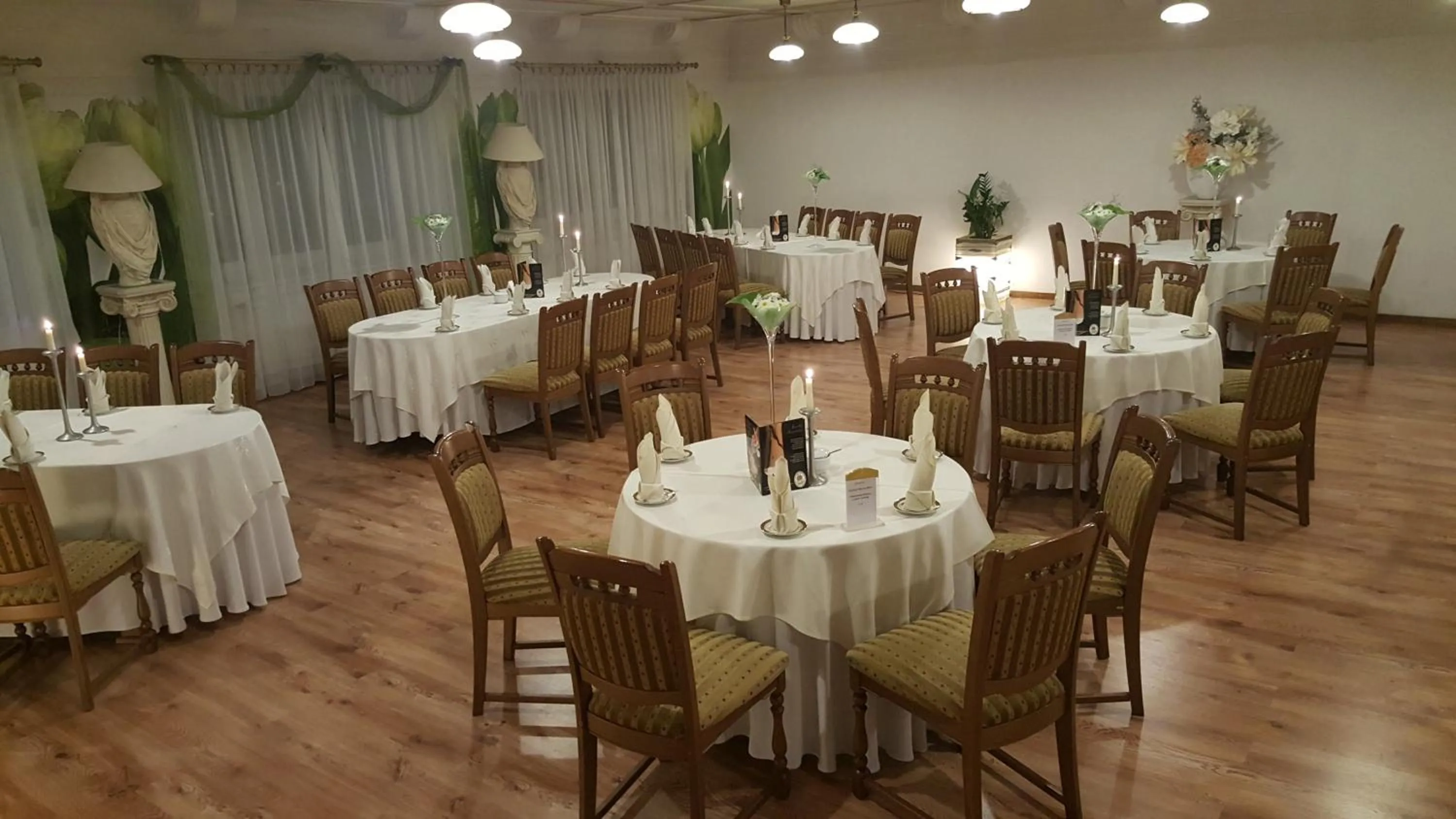 Restaurant/places to eat in Hotel Bristol