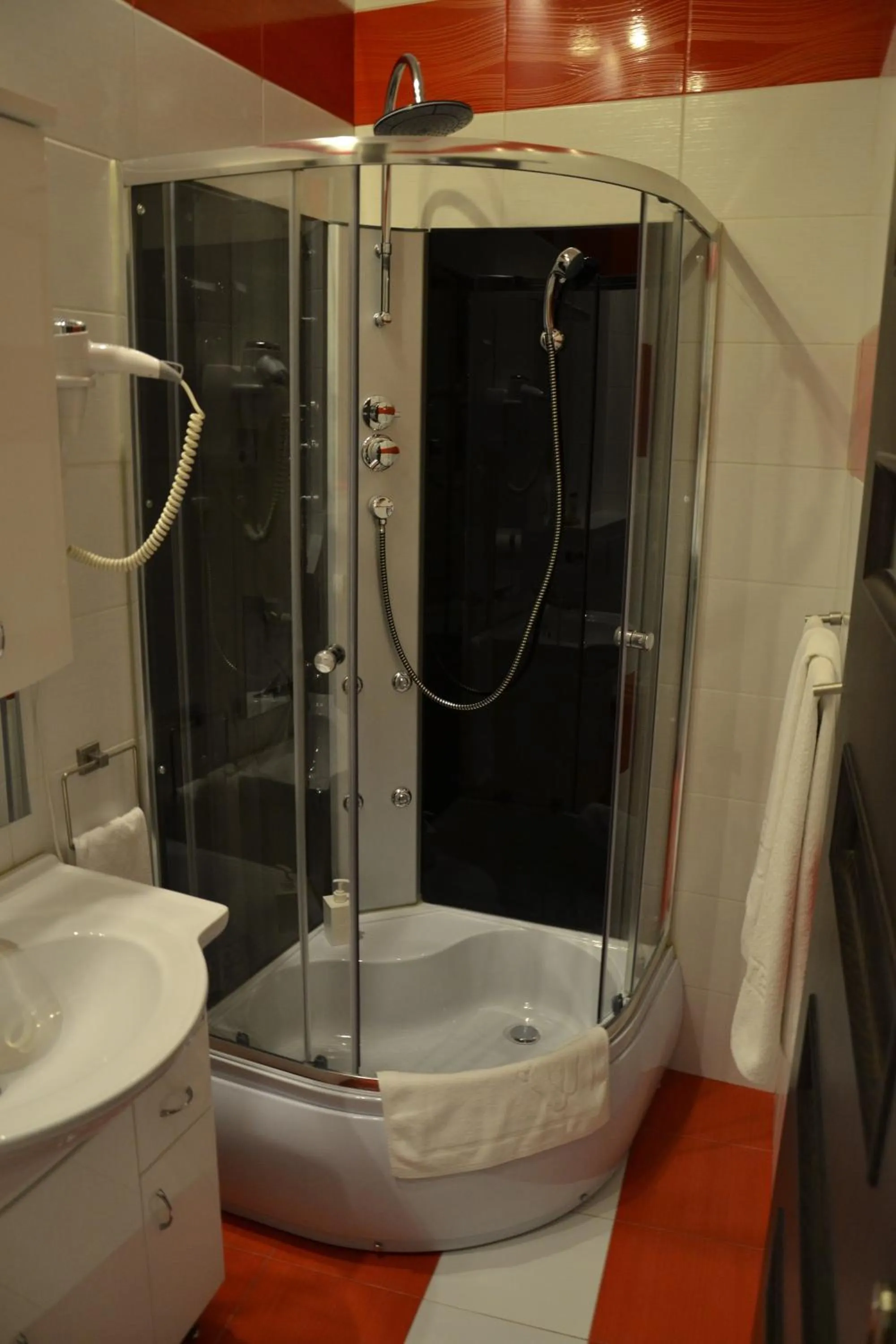 Shower in Hotel Bristol