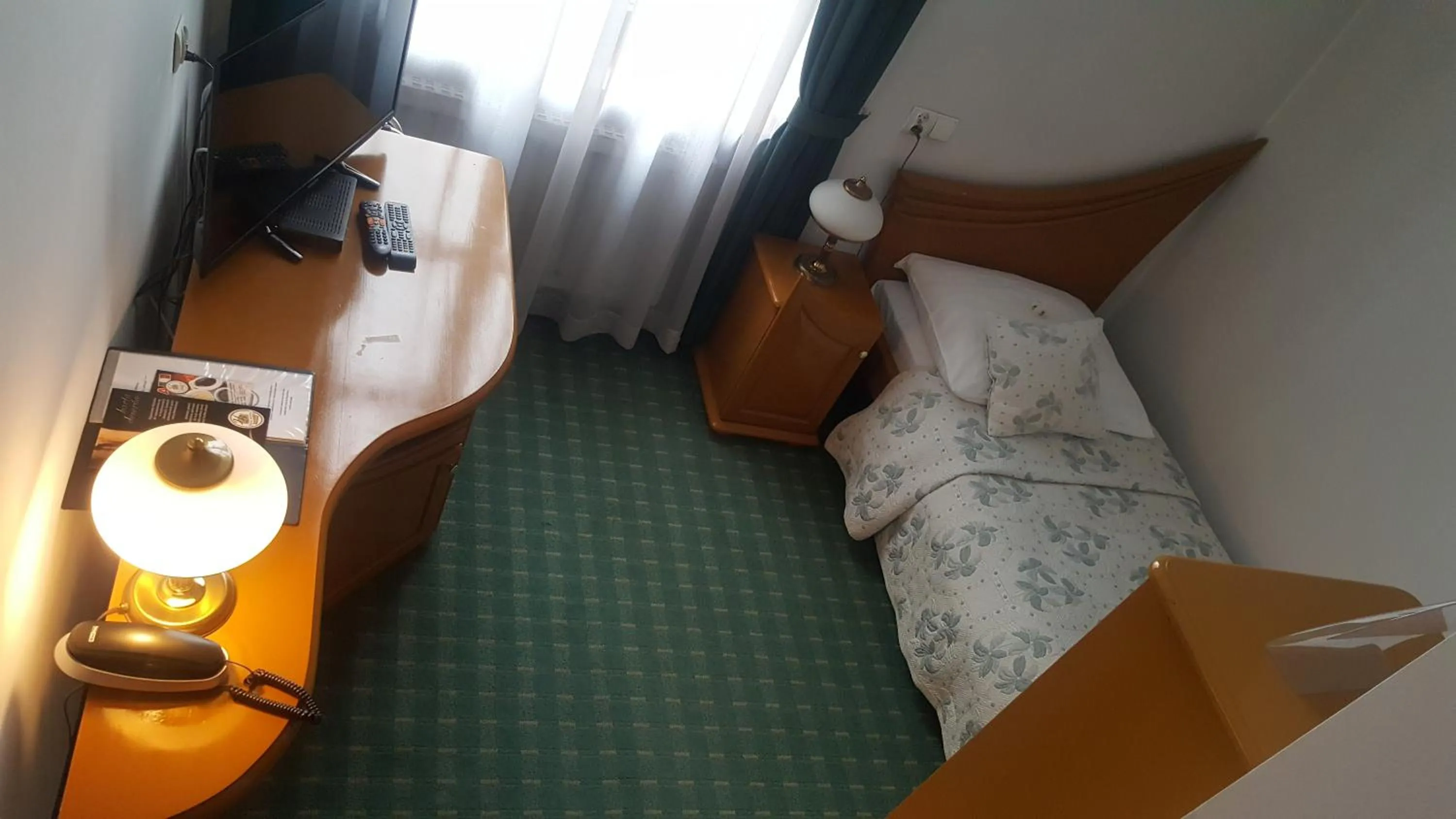 Photo of the whole room in Hotel Bristol