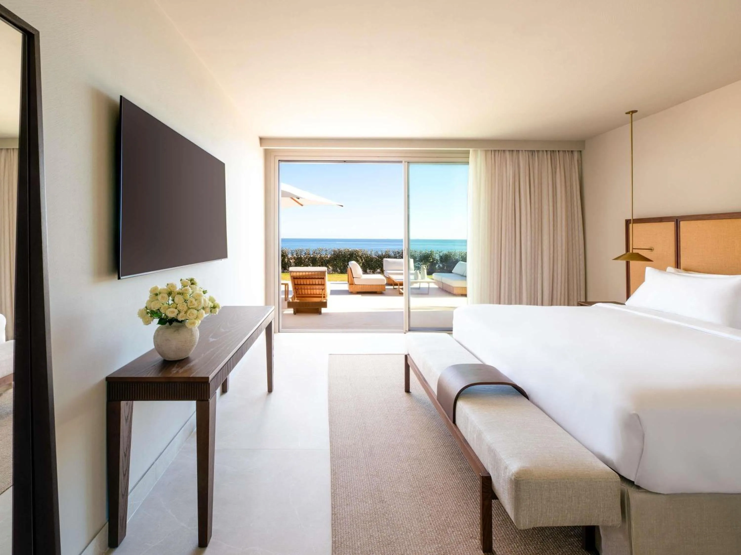 Bedroom, Bed in Fairmont La Hacienda Costa del Sol