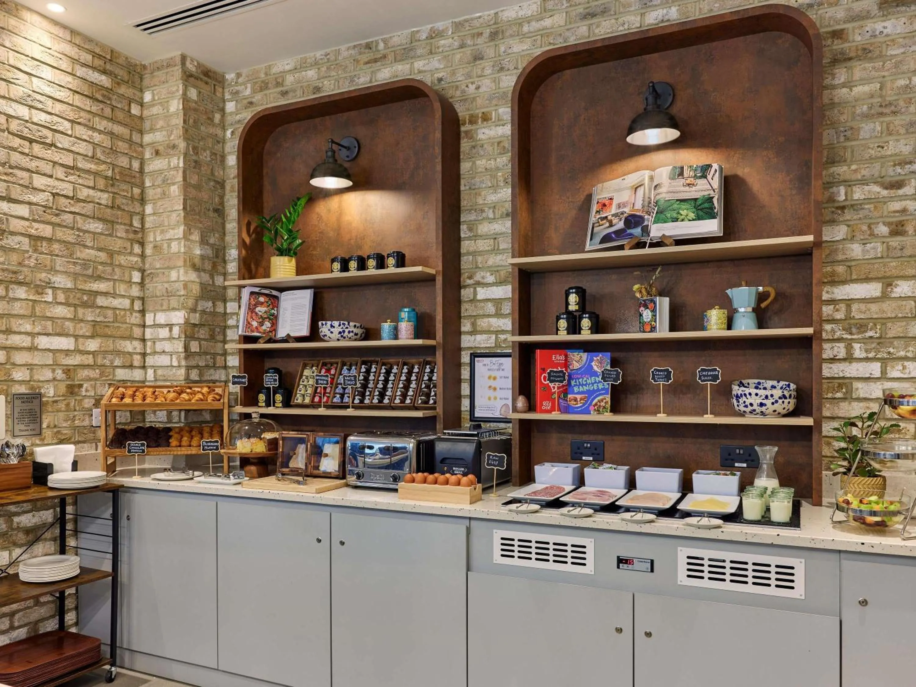 Breakfast in Aparthotel Adagio London City East