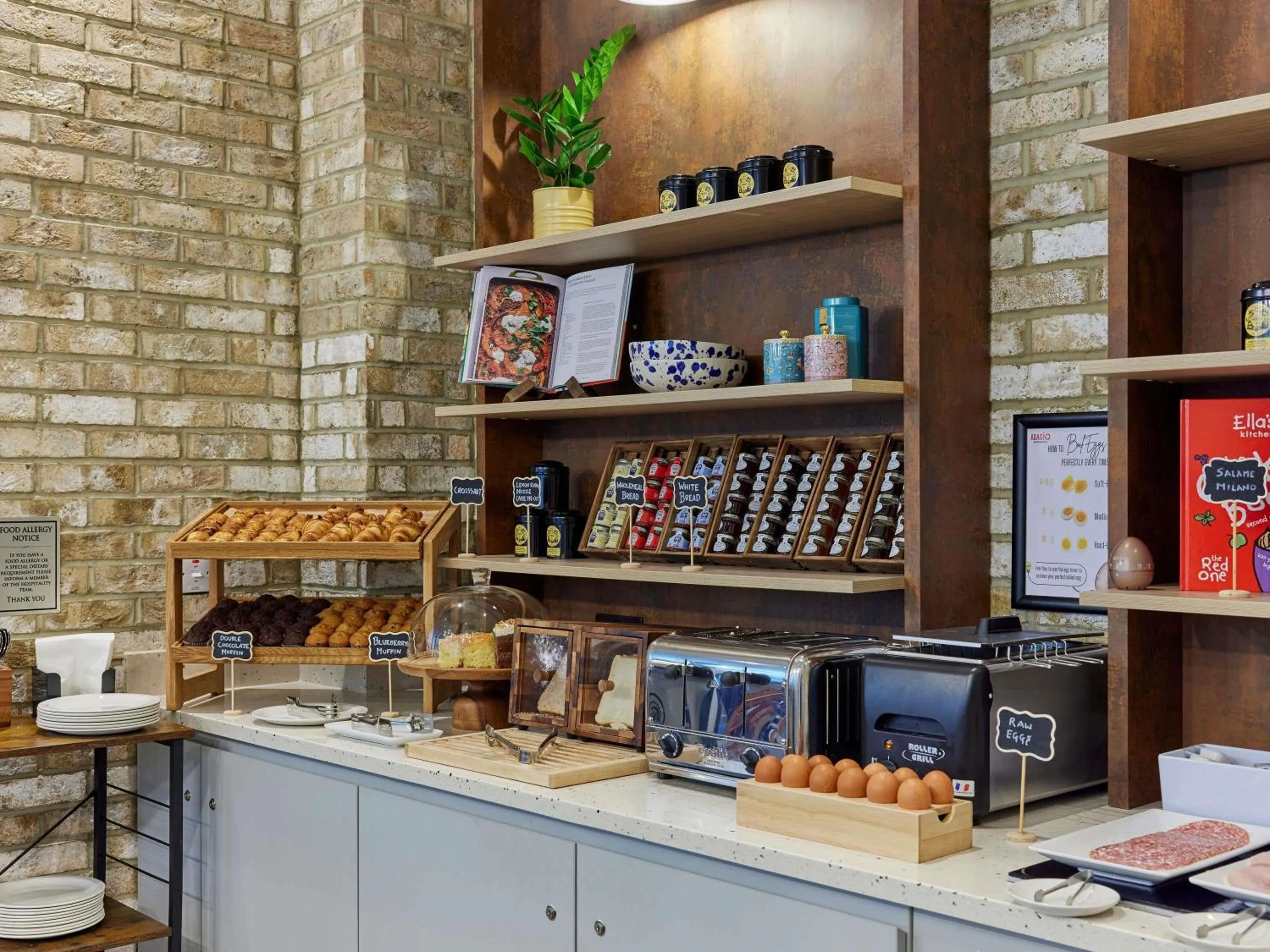 Breakfast in Aparthotel Adagio London City East