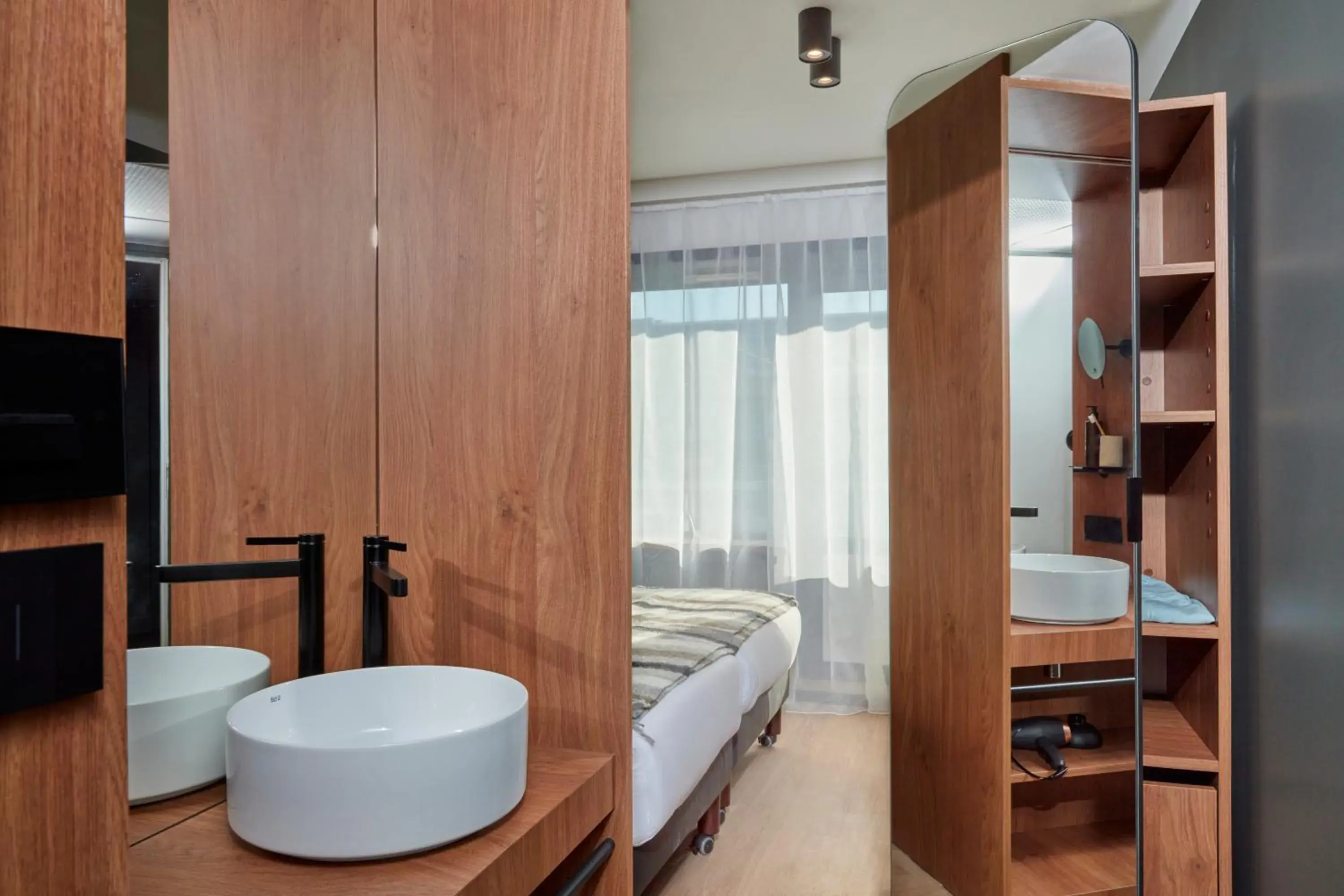 Bedroom, Bed in Aparthotel Adagio London City East Bedroom, Bed in Aparthotel Adagio London City East