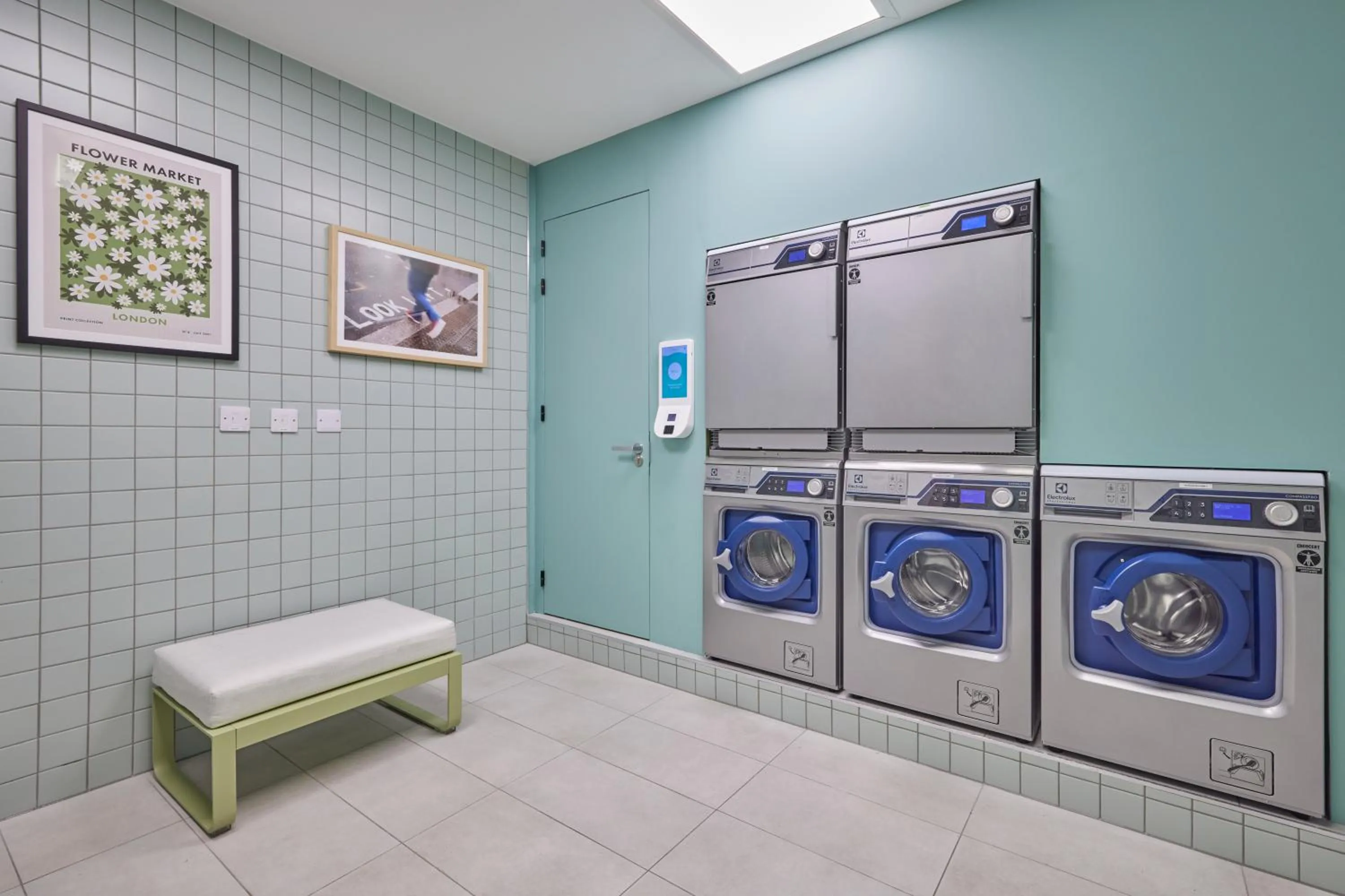 washing machine in Aparthotel Adagio London City East