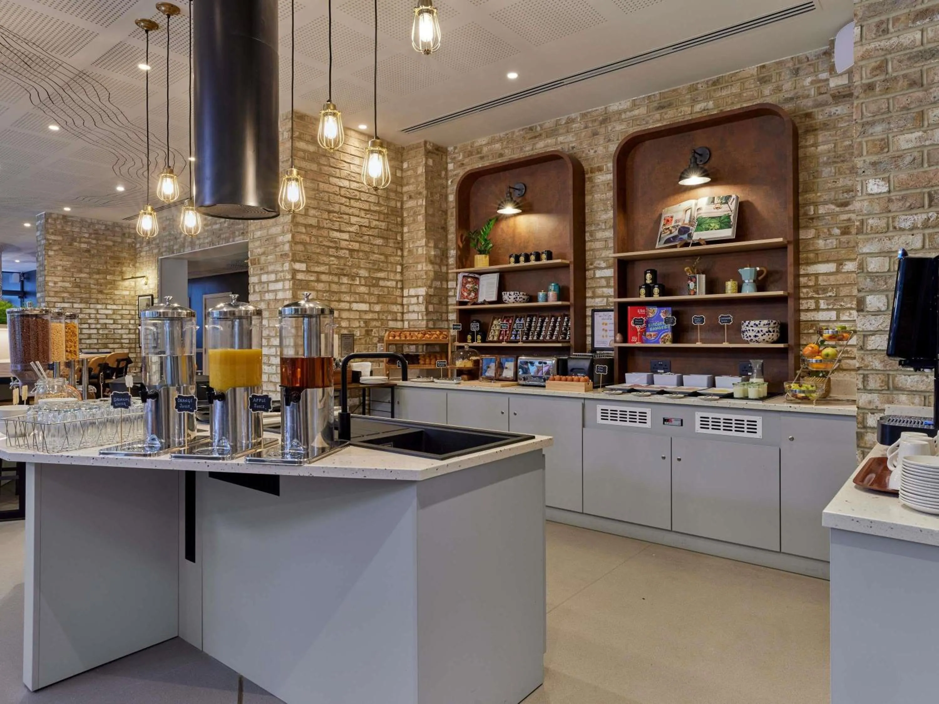 Breakfast in Aparthotel Adagio London City East