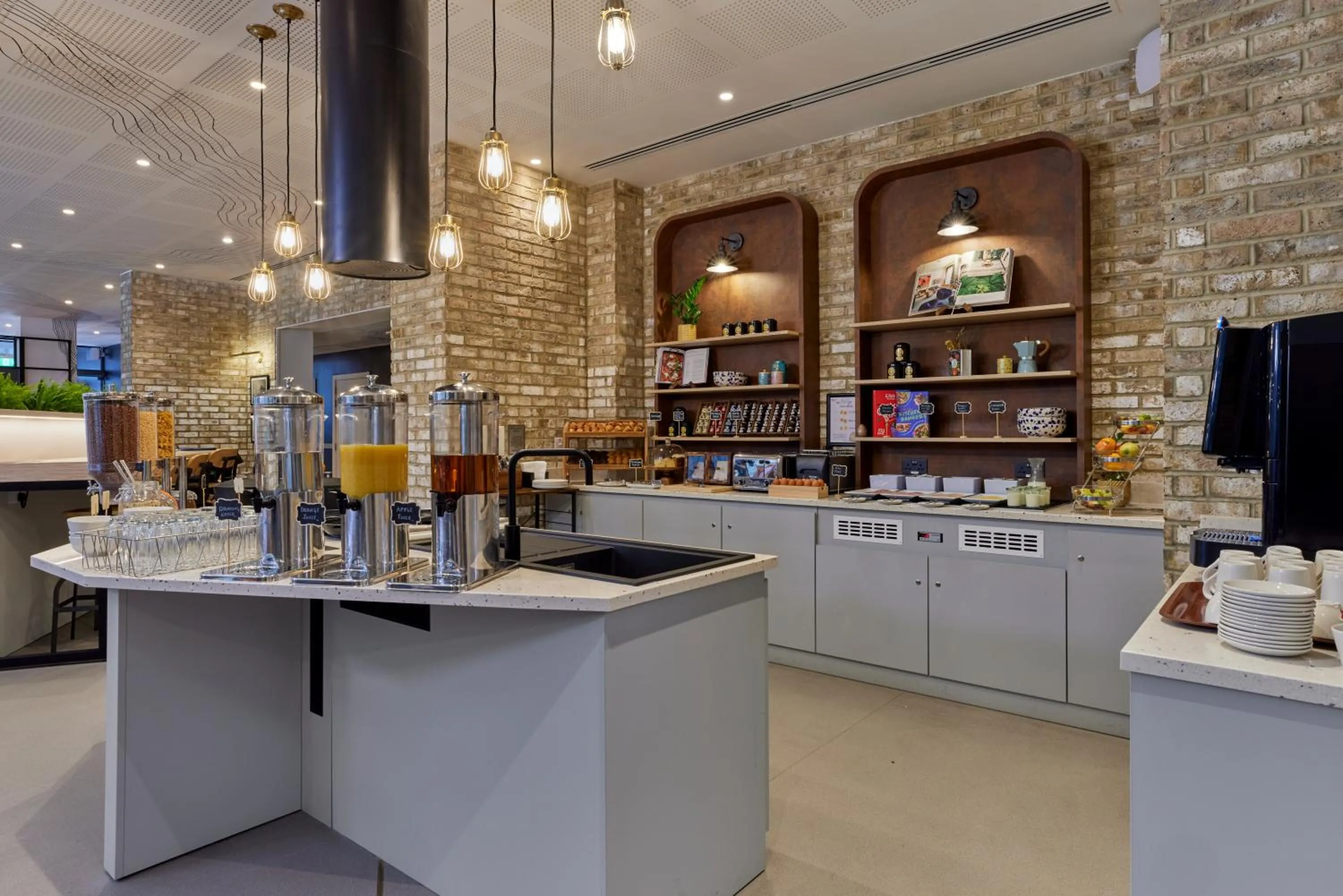 Breakfast in Aparthotel Adagio London City East