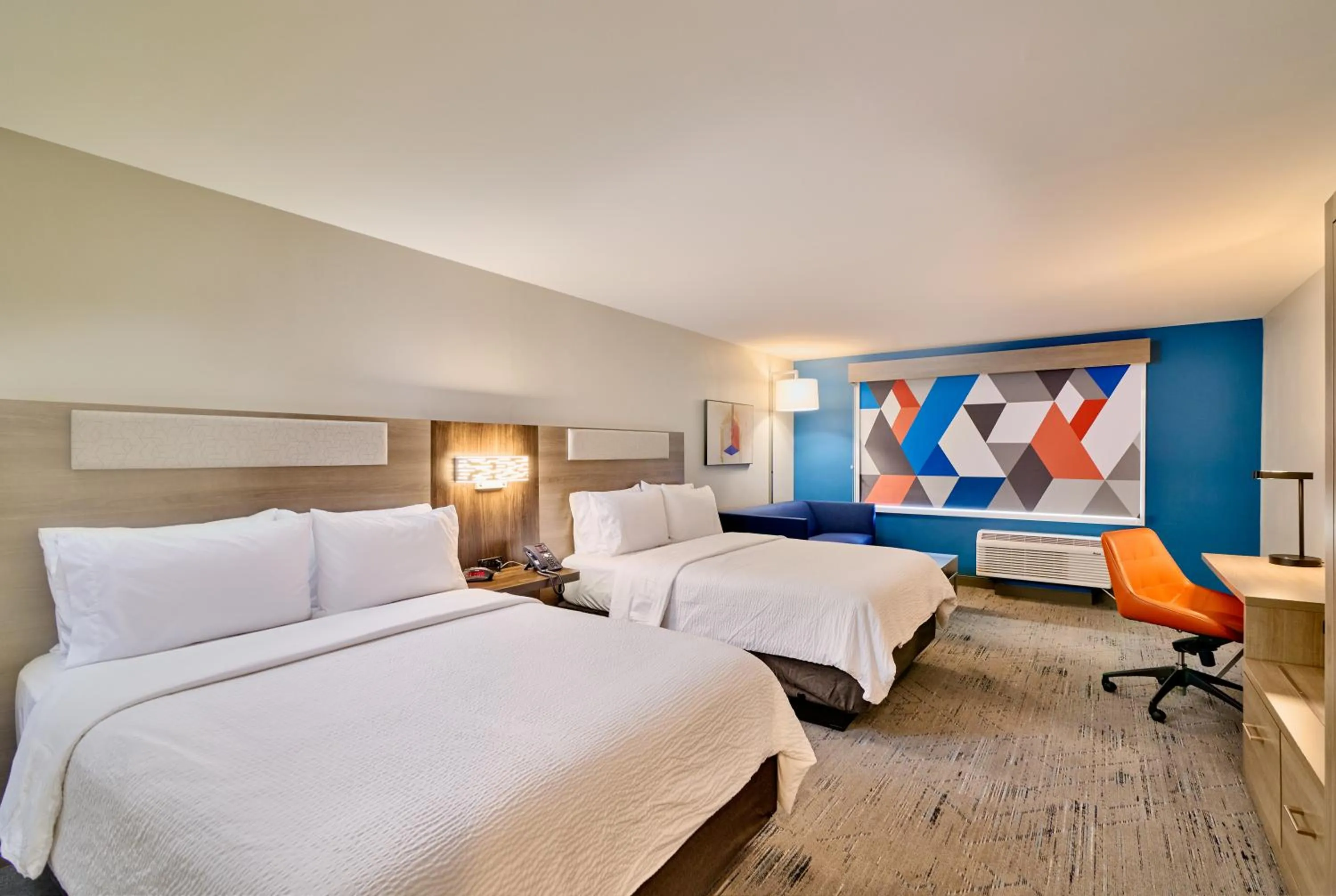 Bed in Holiday Inn Express & Suites Diamond by IHG