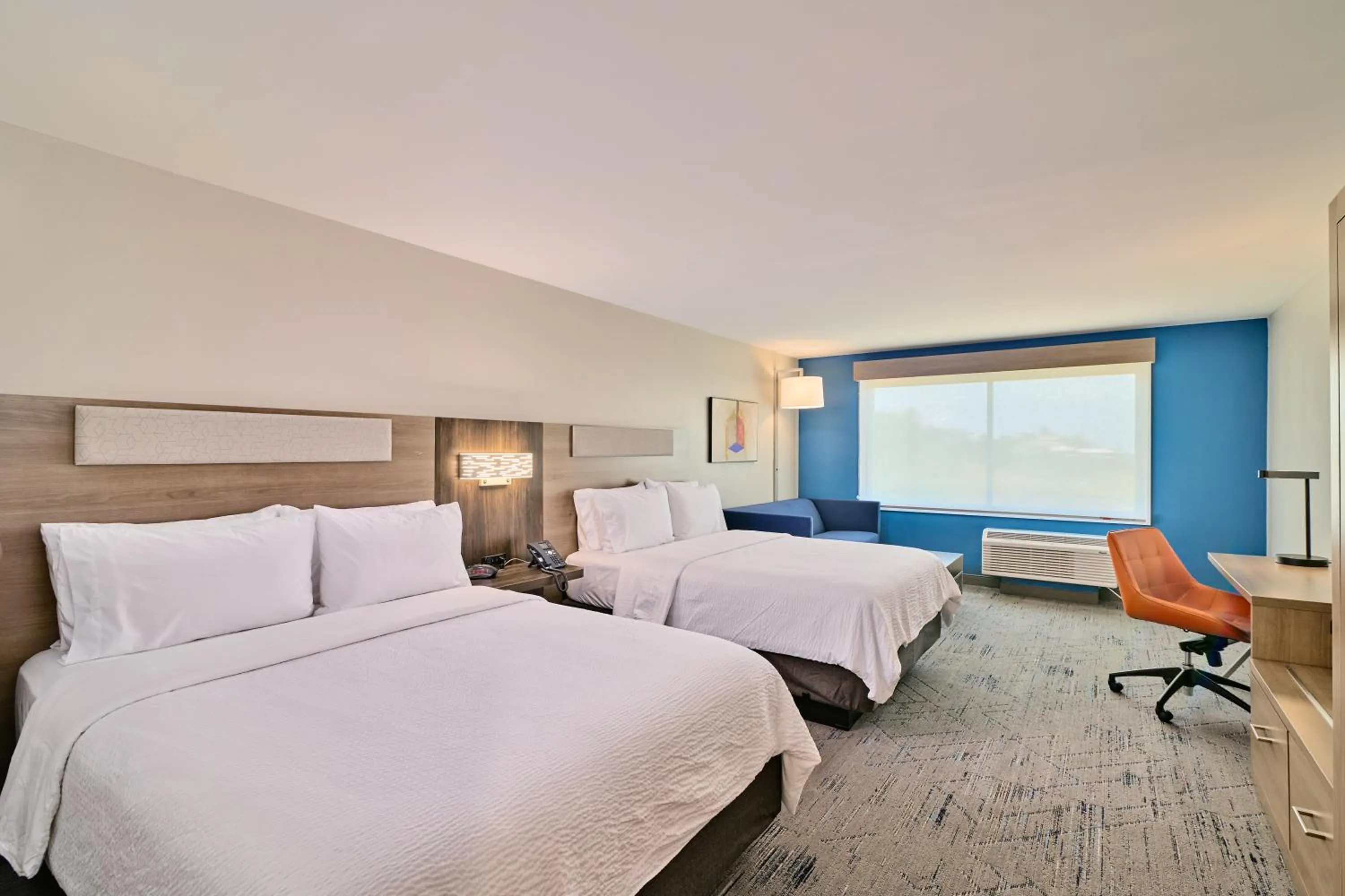 Bed in Holiday Inn Express & Suites Diamond by IHG