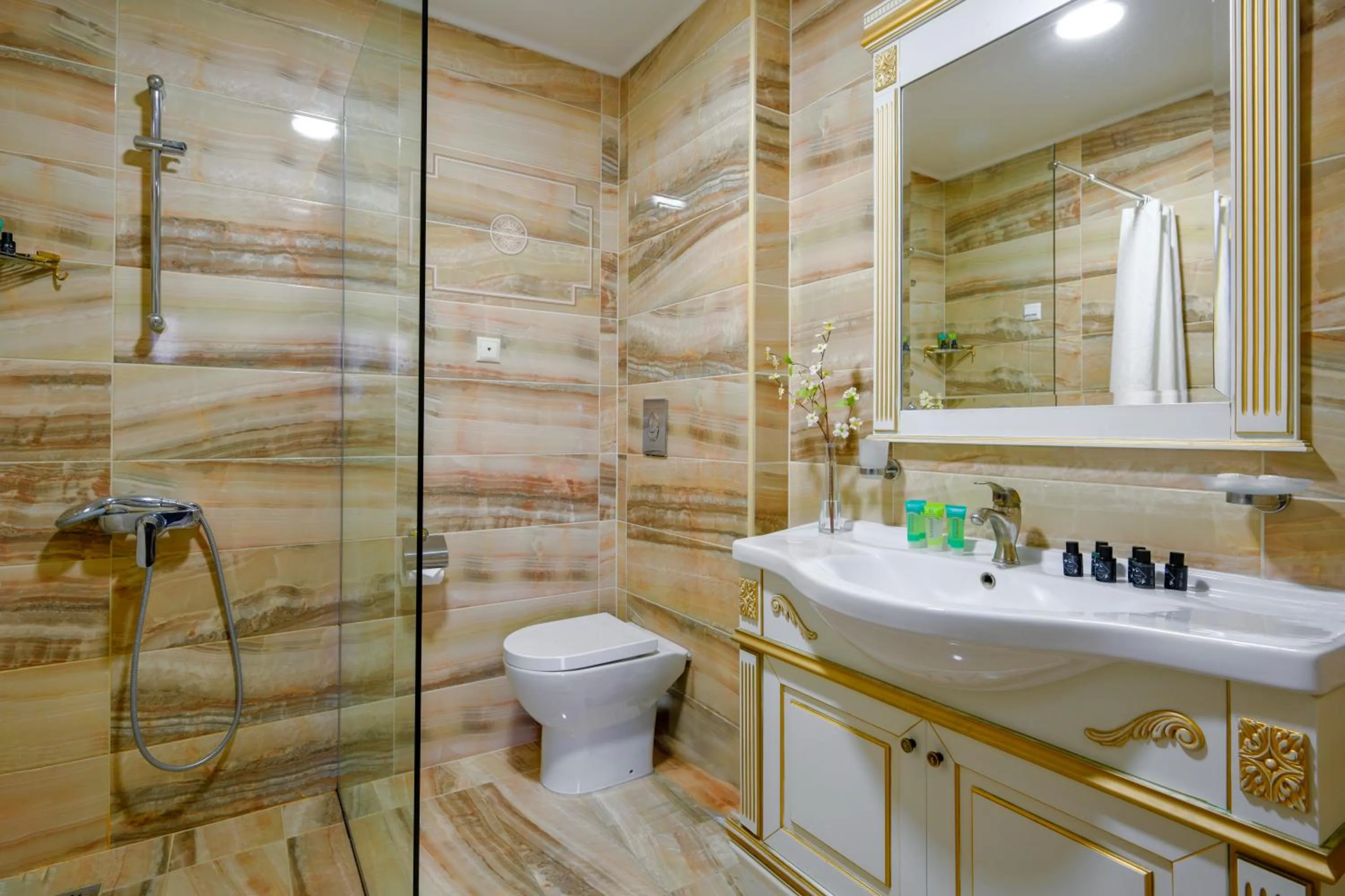 Shower in EONA BEACH RESORT by Greek Pride