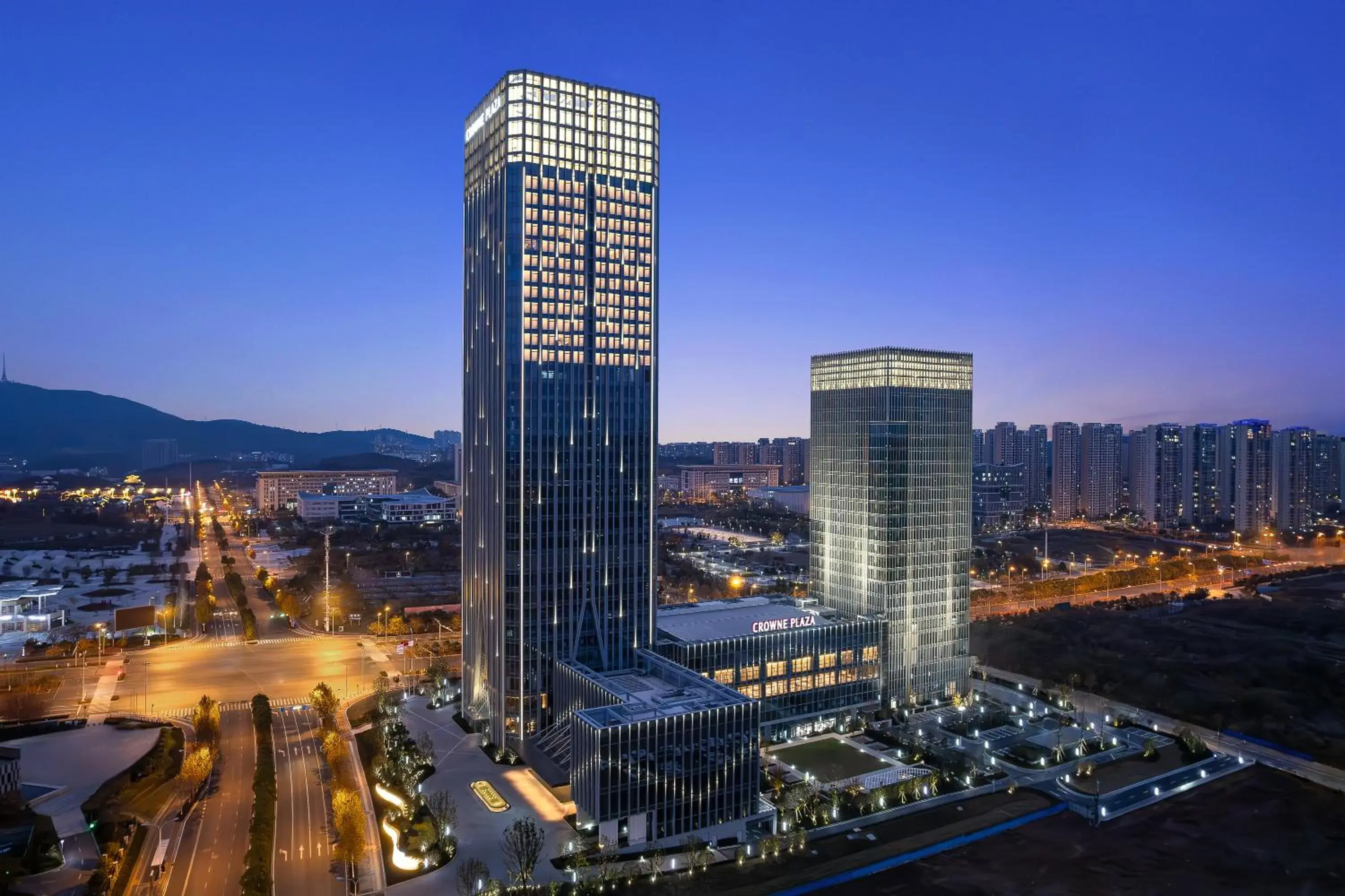 Property building in Crowne Plaza Jingmen by IHG Property building in Crowne Plaza Jingmen by IHG