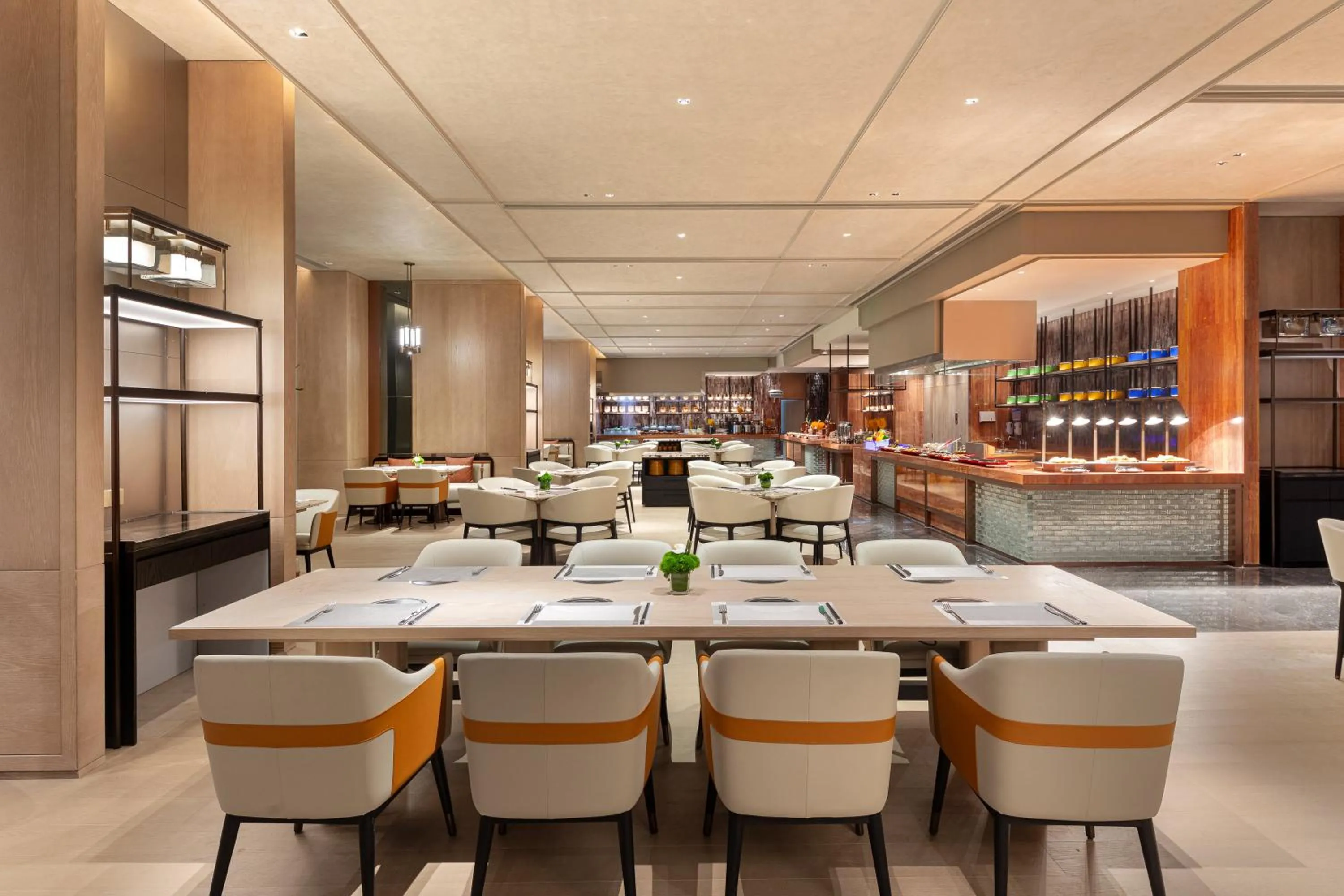 Restaurant/places to eat in Crowne Plaza Jingmen by IHG