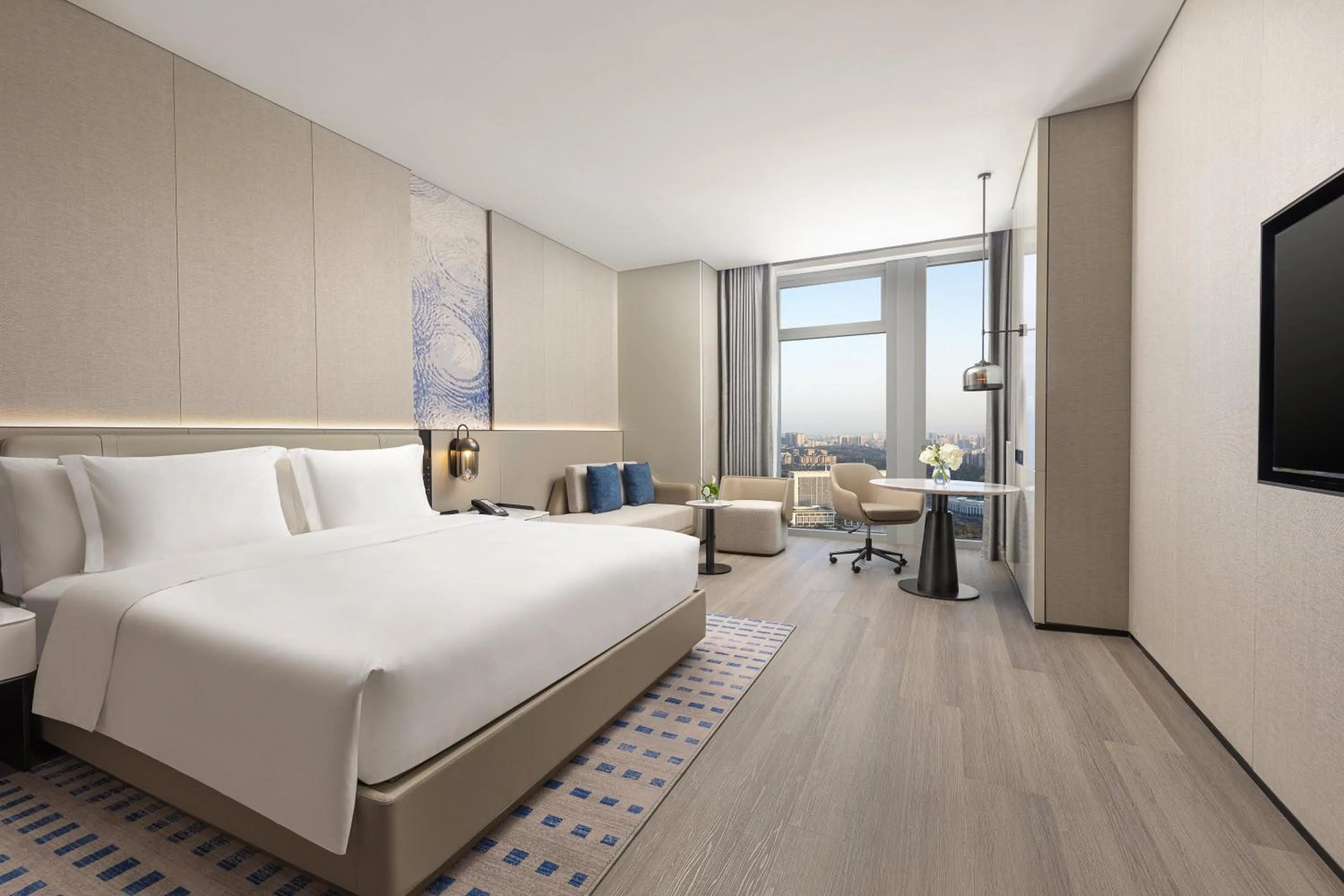 Photo of the whole room, Bed in Crowne Plaza Jingmen by IHG