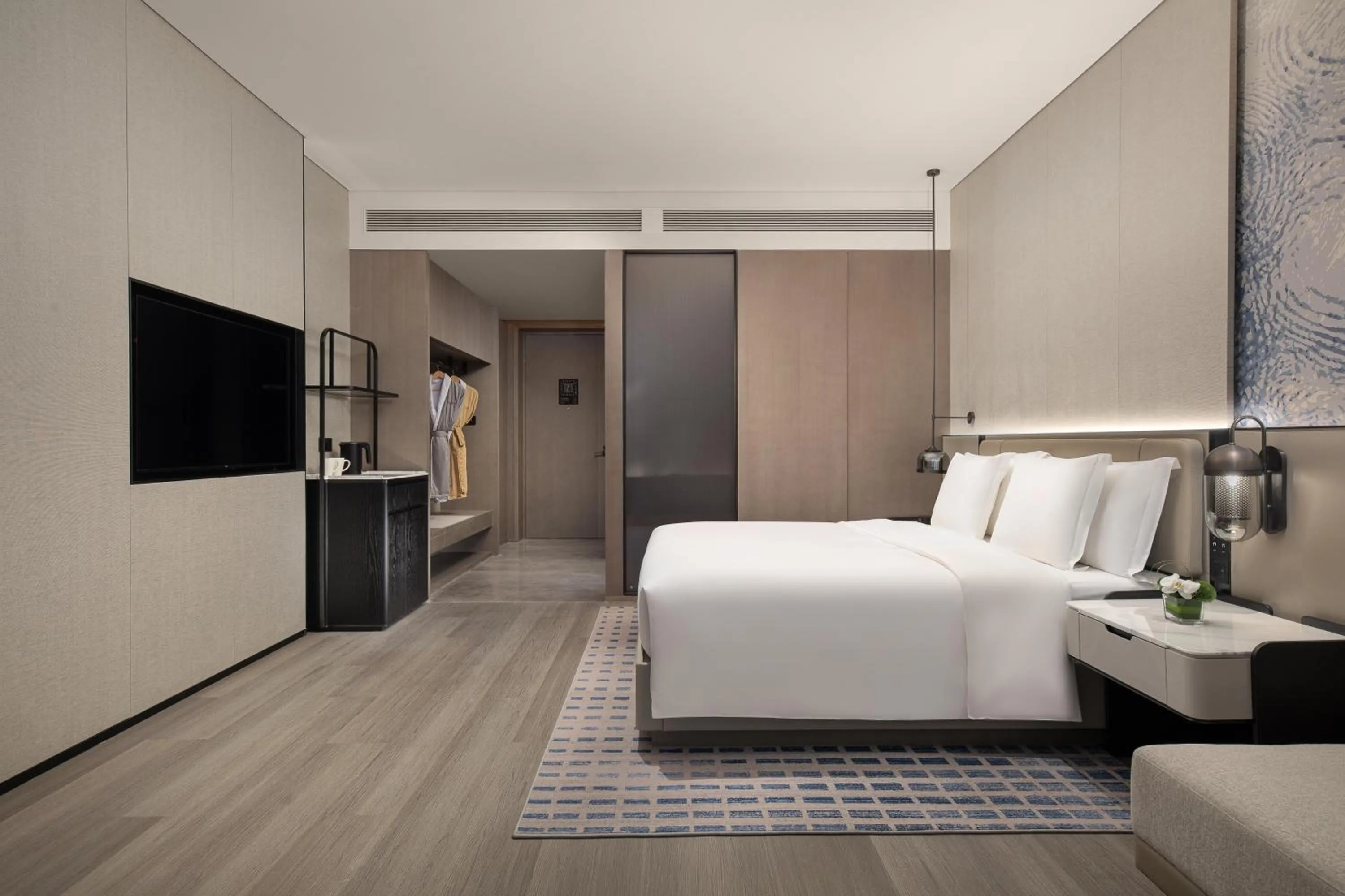 Bedroom, Bed in Crowne Plaza Jingmen by IHG
