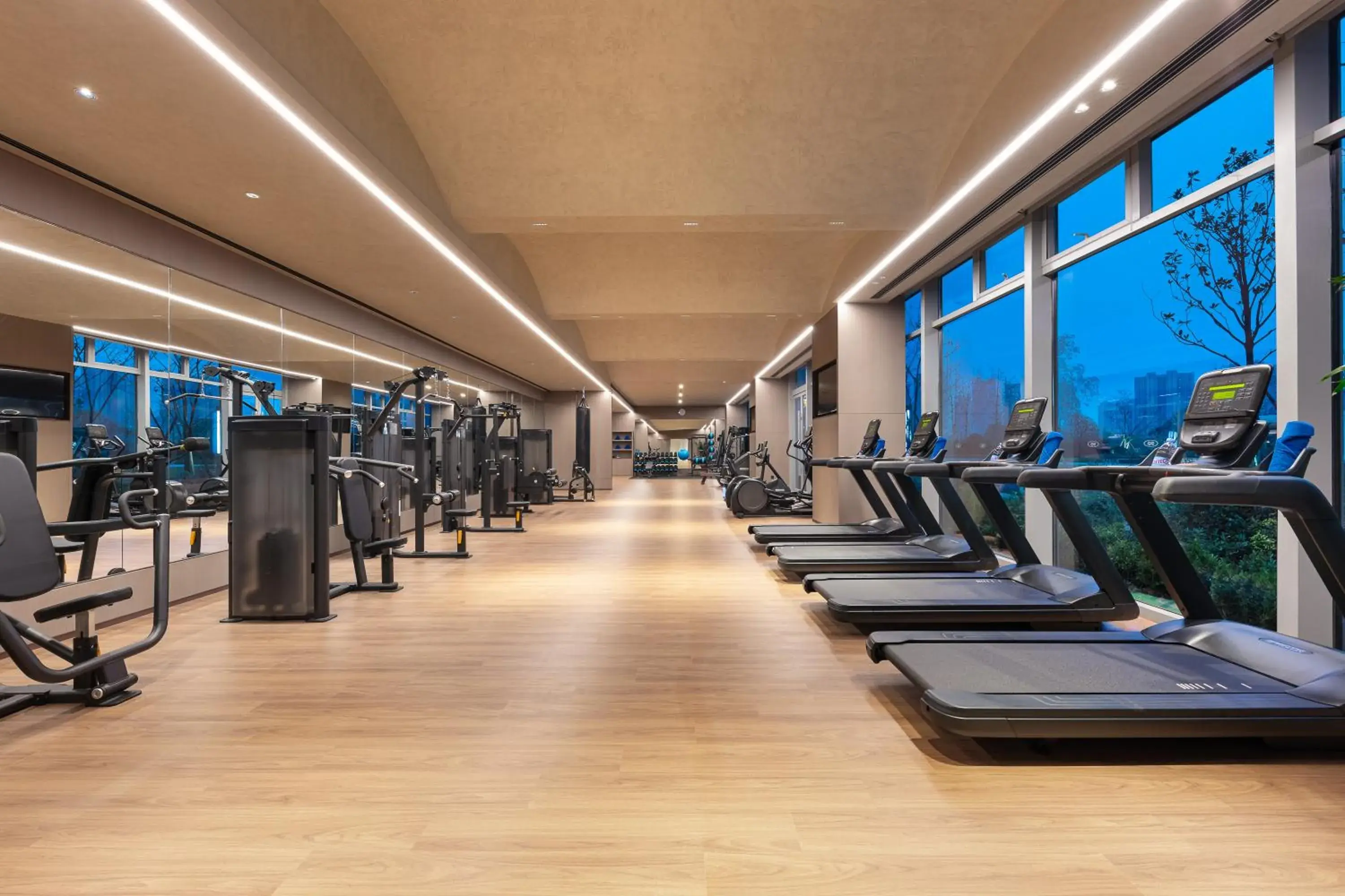 Fitness centre/facilities in Crowne Plaza Jingmen by IHG Fitness centre/facilities in Crowne Plaza Jingmen by IHG