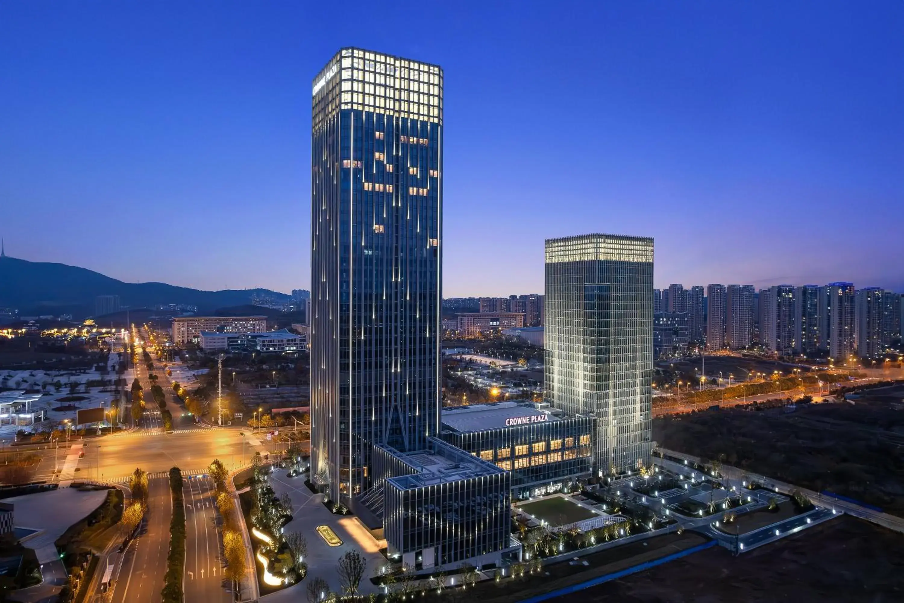 Property building in Crowne Plaza Jingmen by IHG Property building in Crowne Plaza Jingmen by IHG