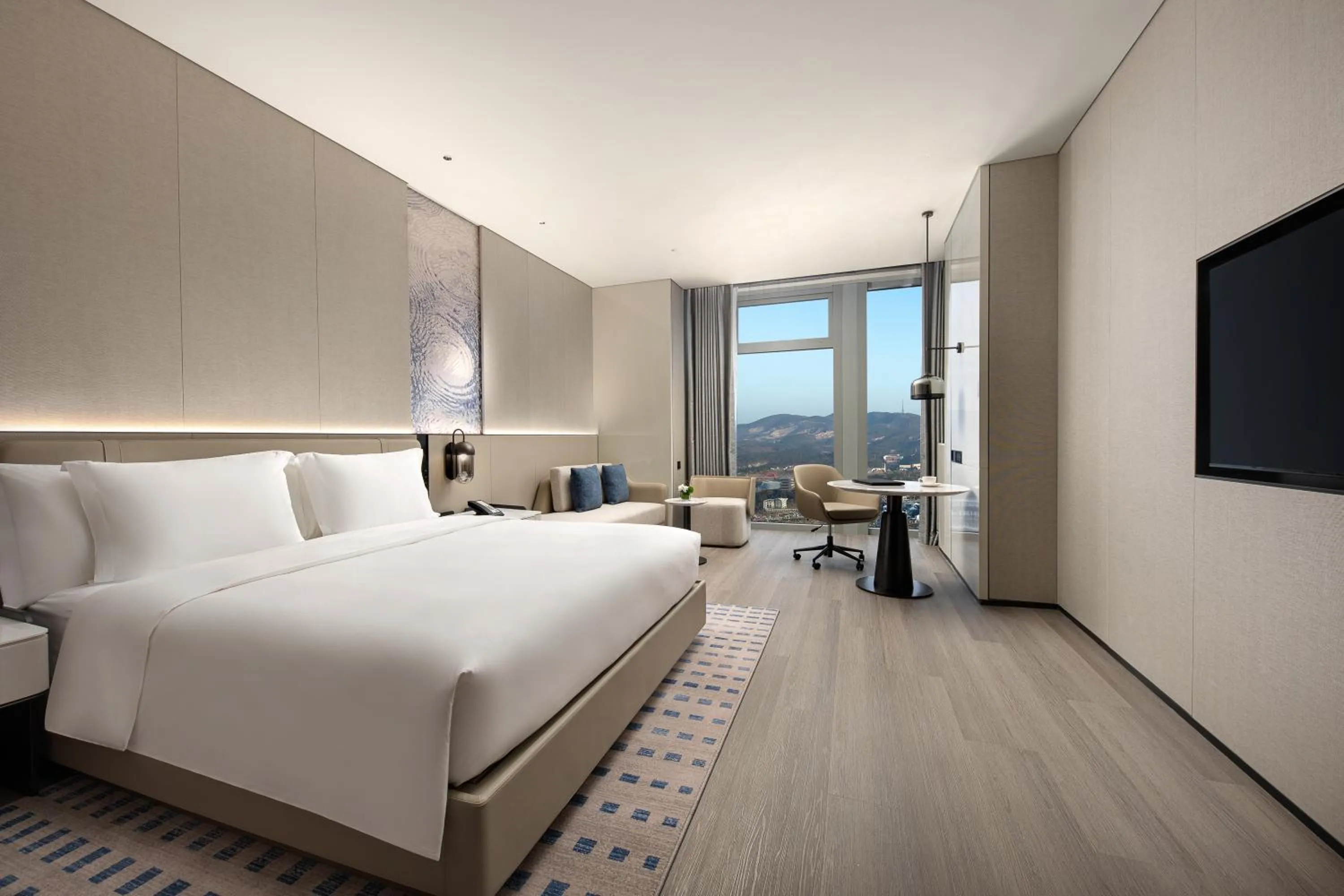 Bed in Crowne Plaza Jingmen by IHG
