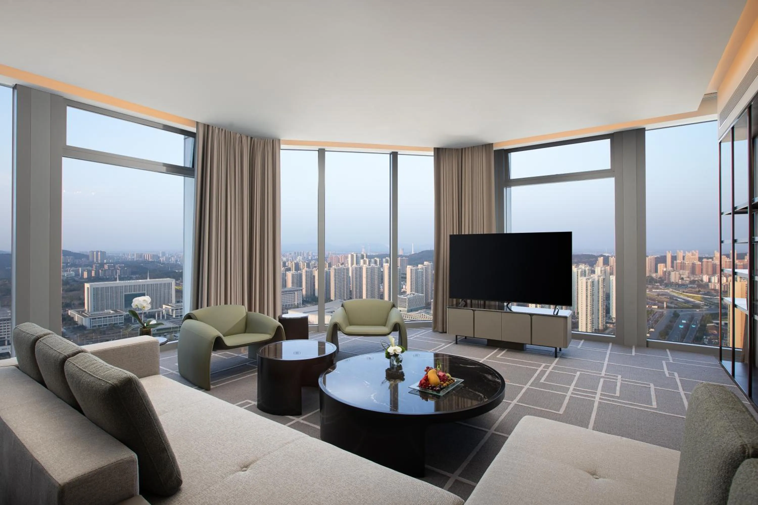 TV and multimedia in Crowne Plaza Jingmen by IHG