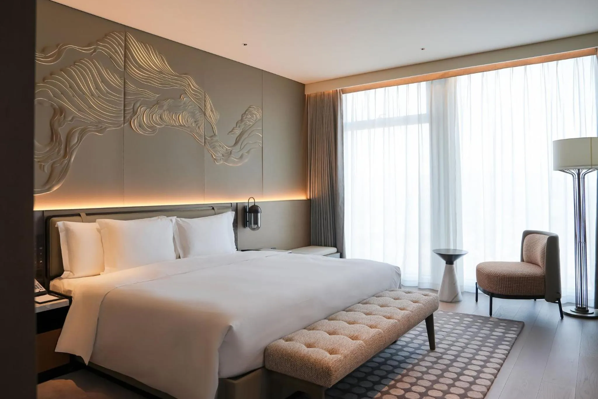 Photo of the whole room, Bed in Crowne Plaza Jingmen by IHG