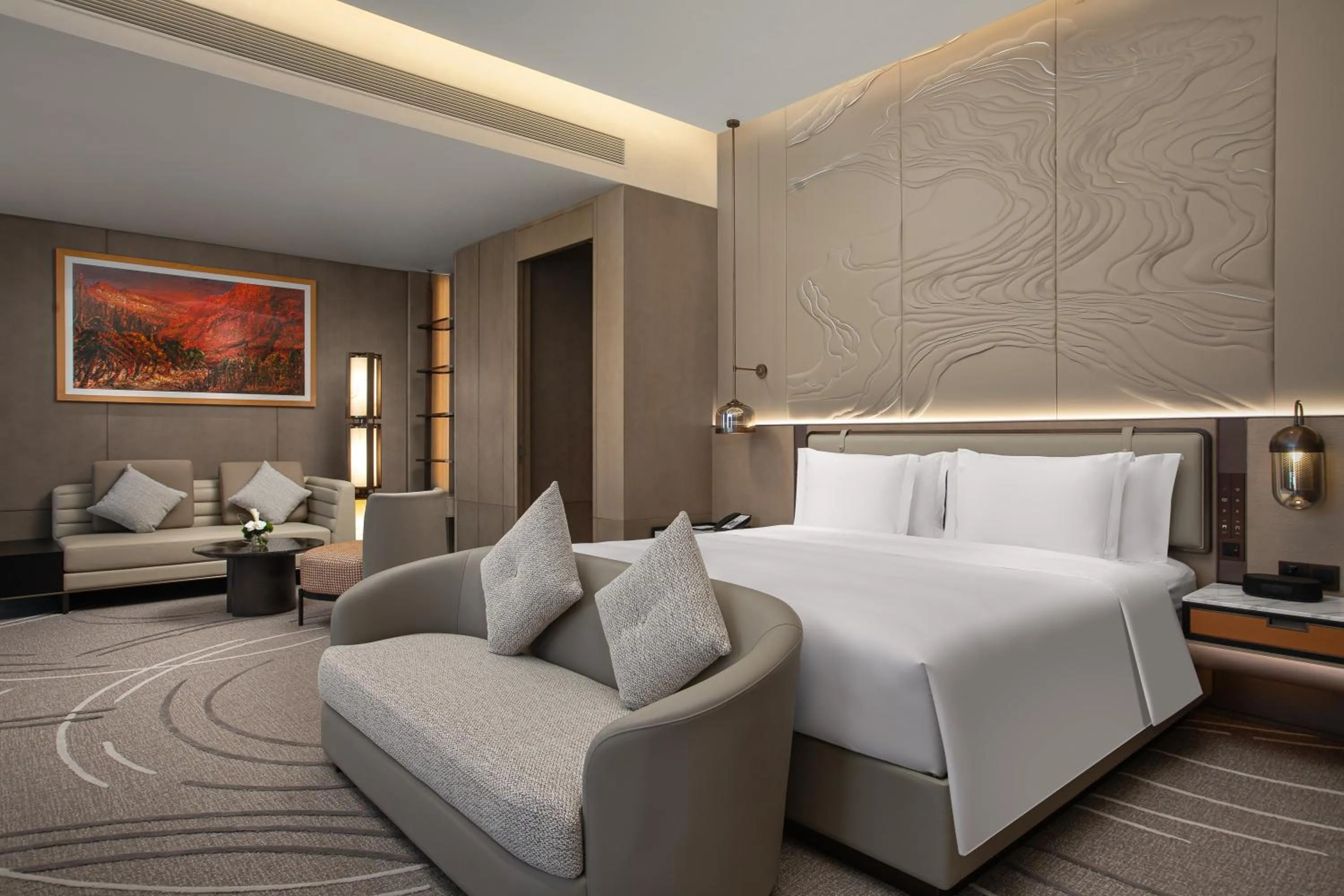 Bedroom, Bed in Crowne Plaza Jingmen by IHG