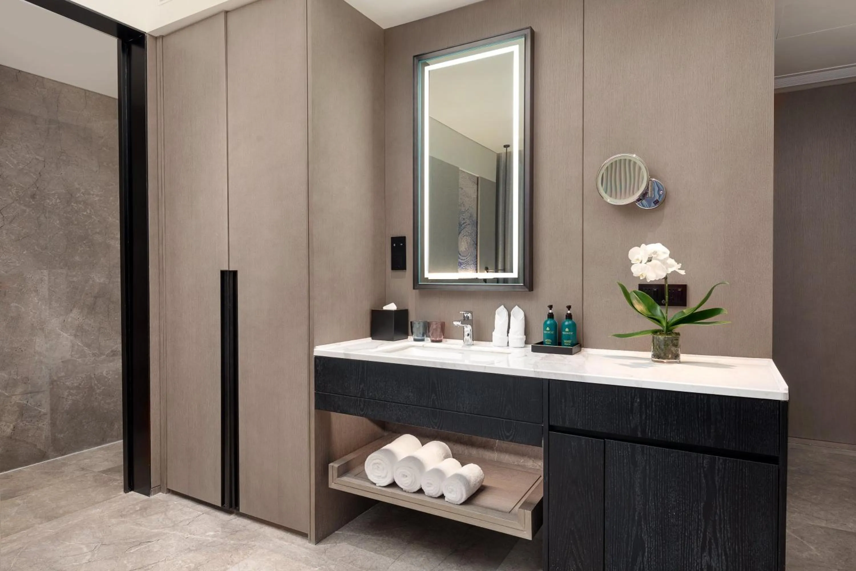 Photo of the whole room in Crowne Plaza Jingmen by IHG