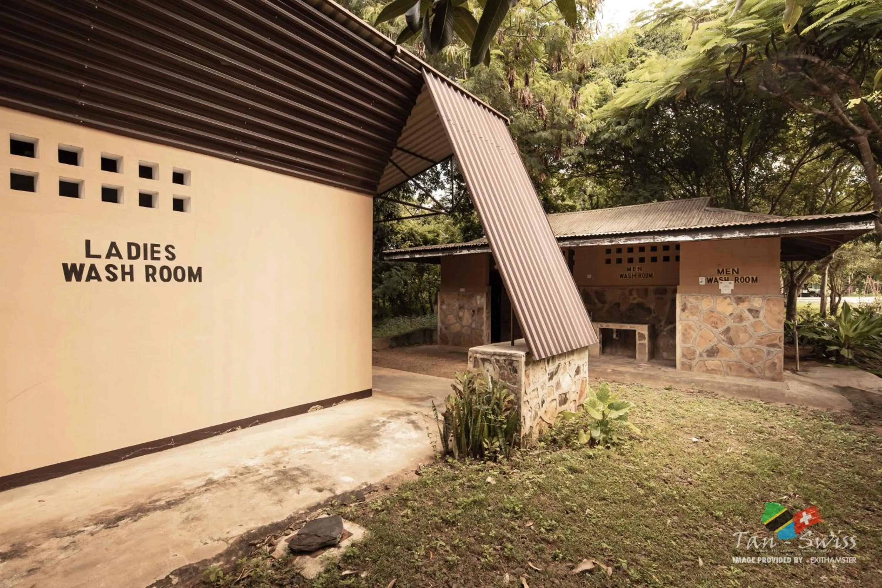 Facade/entrance in Tan-Swiss Lodge