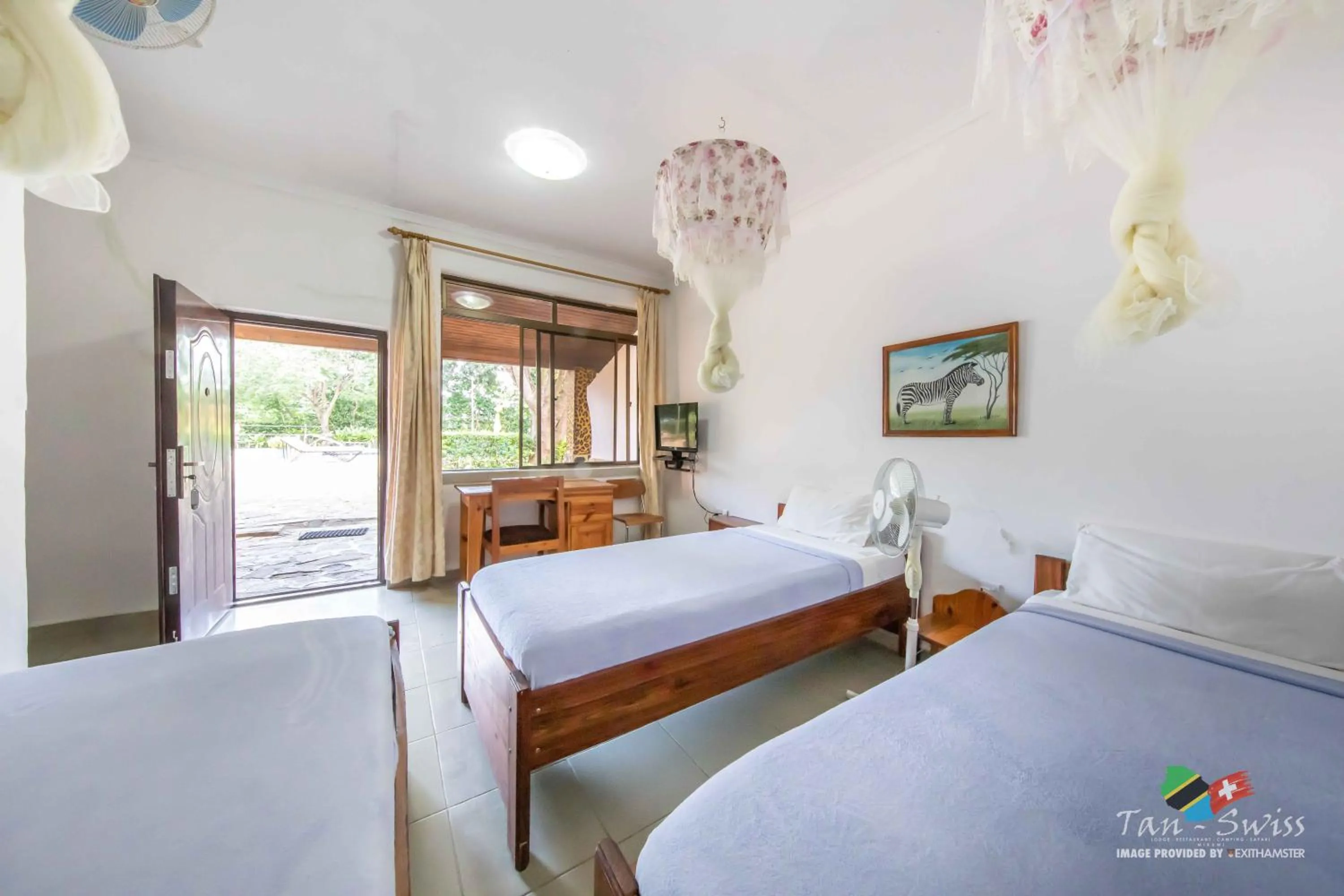 Photo of the whole room, Bed in Tan-Swiss Lodge